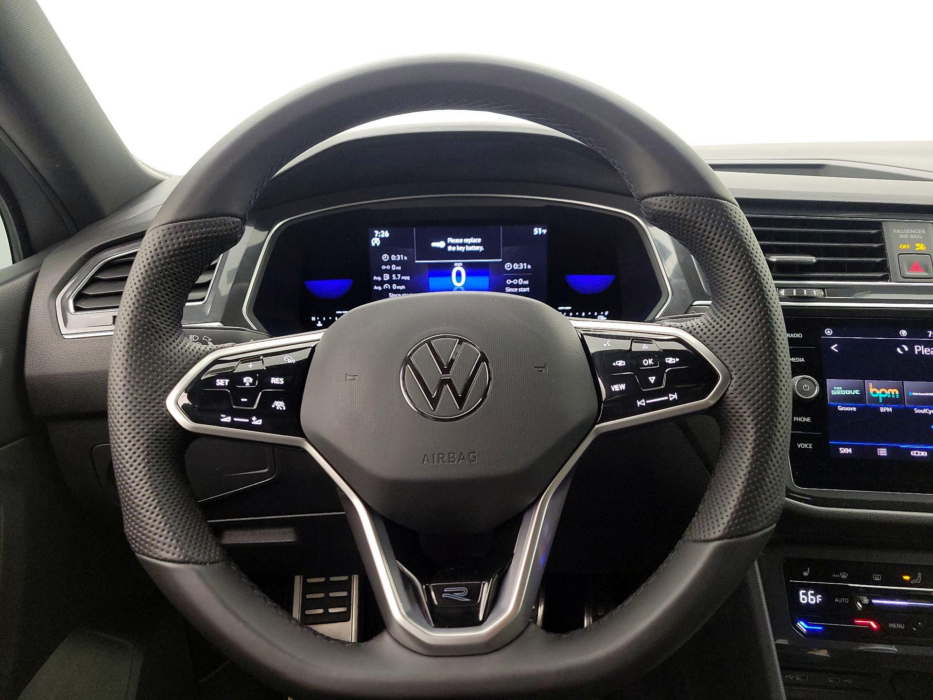 Thumbnail: 2022 Volkswagen Tiguan - 10