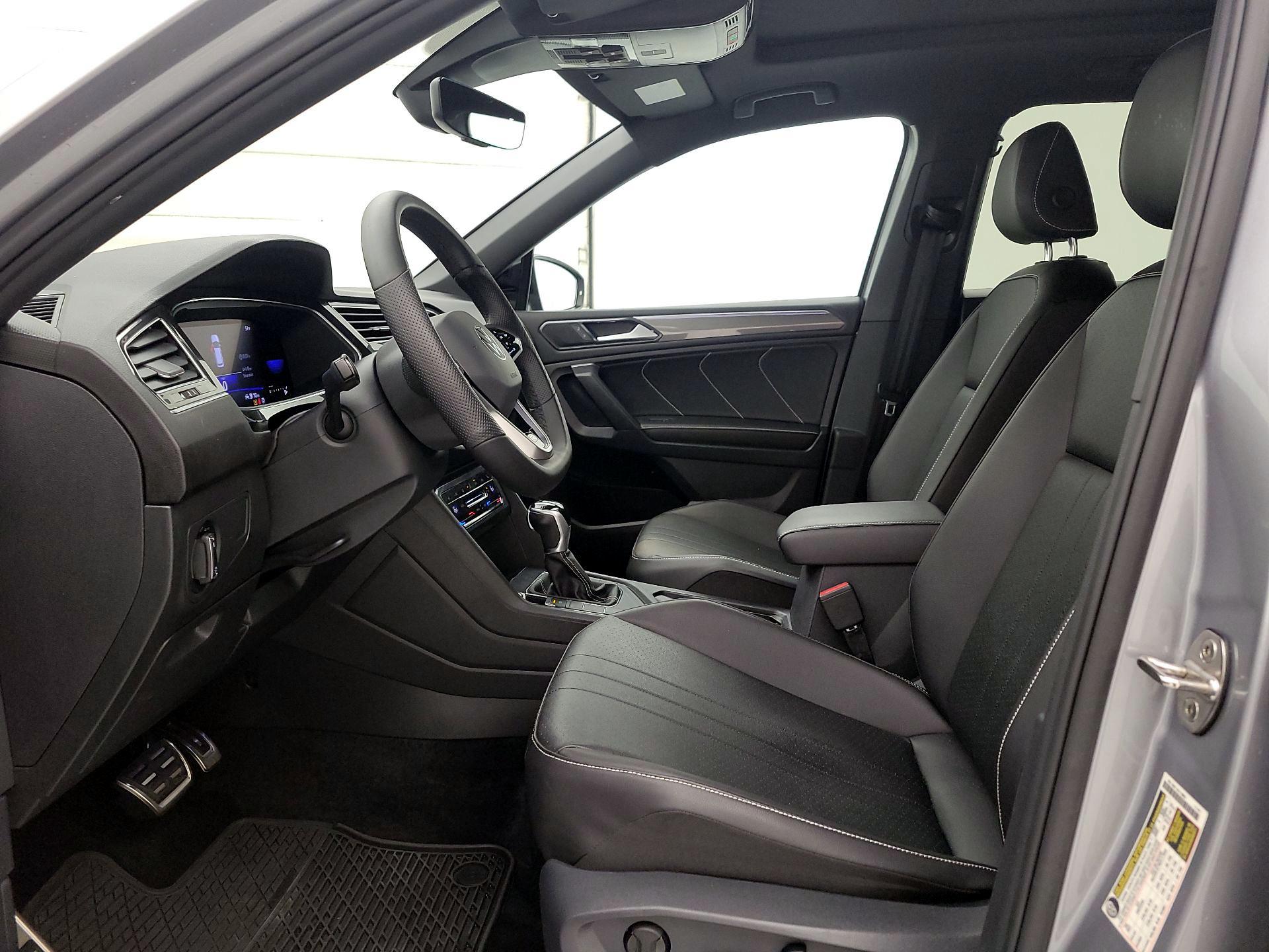 Thumbnail: 2022 Volkswagen Tiguan - 11