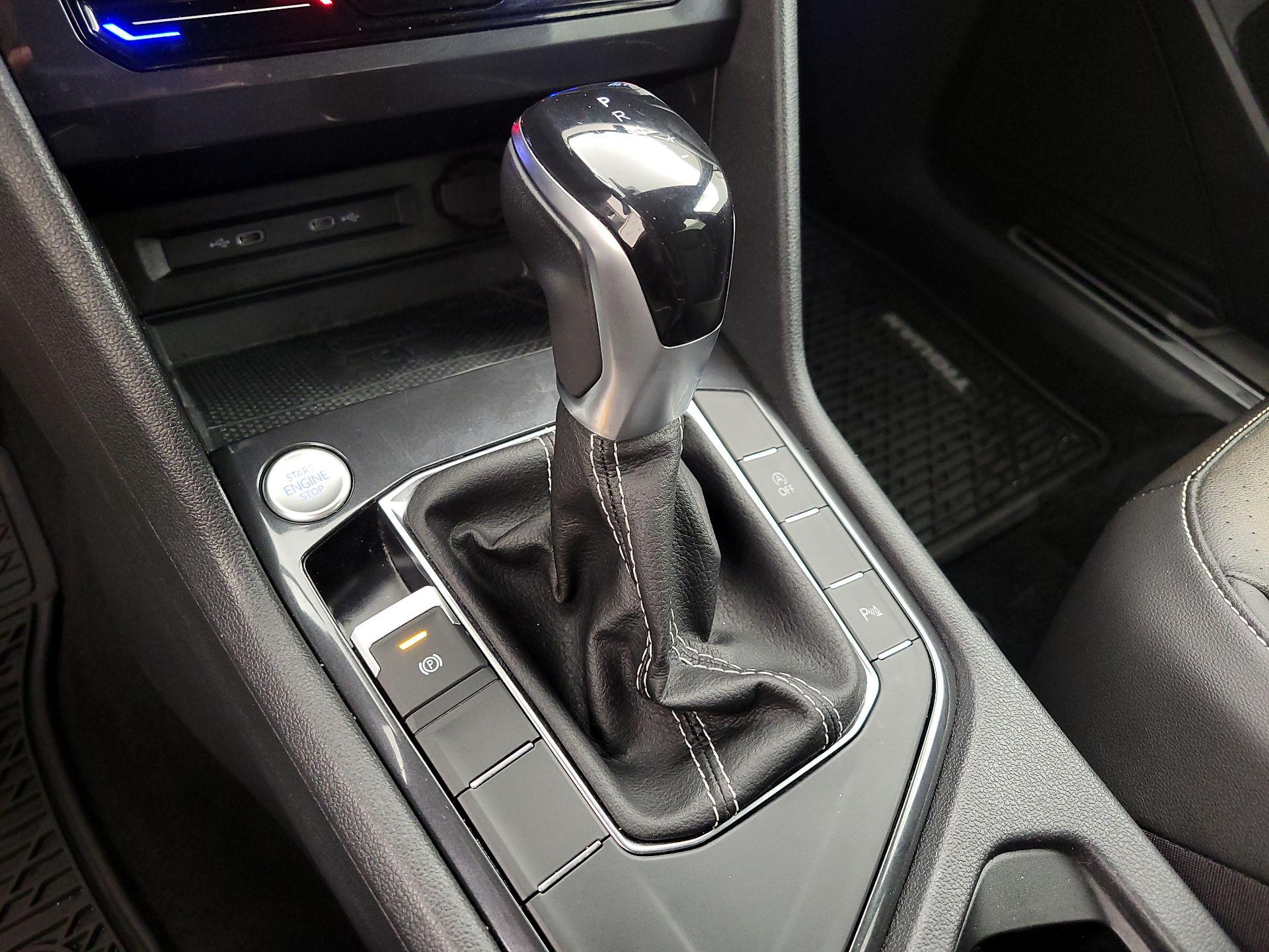 Thumbnail: 2022 Volkswagen Tiguan - 17