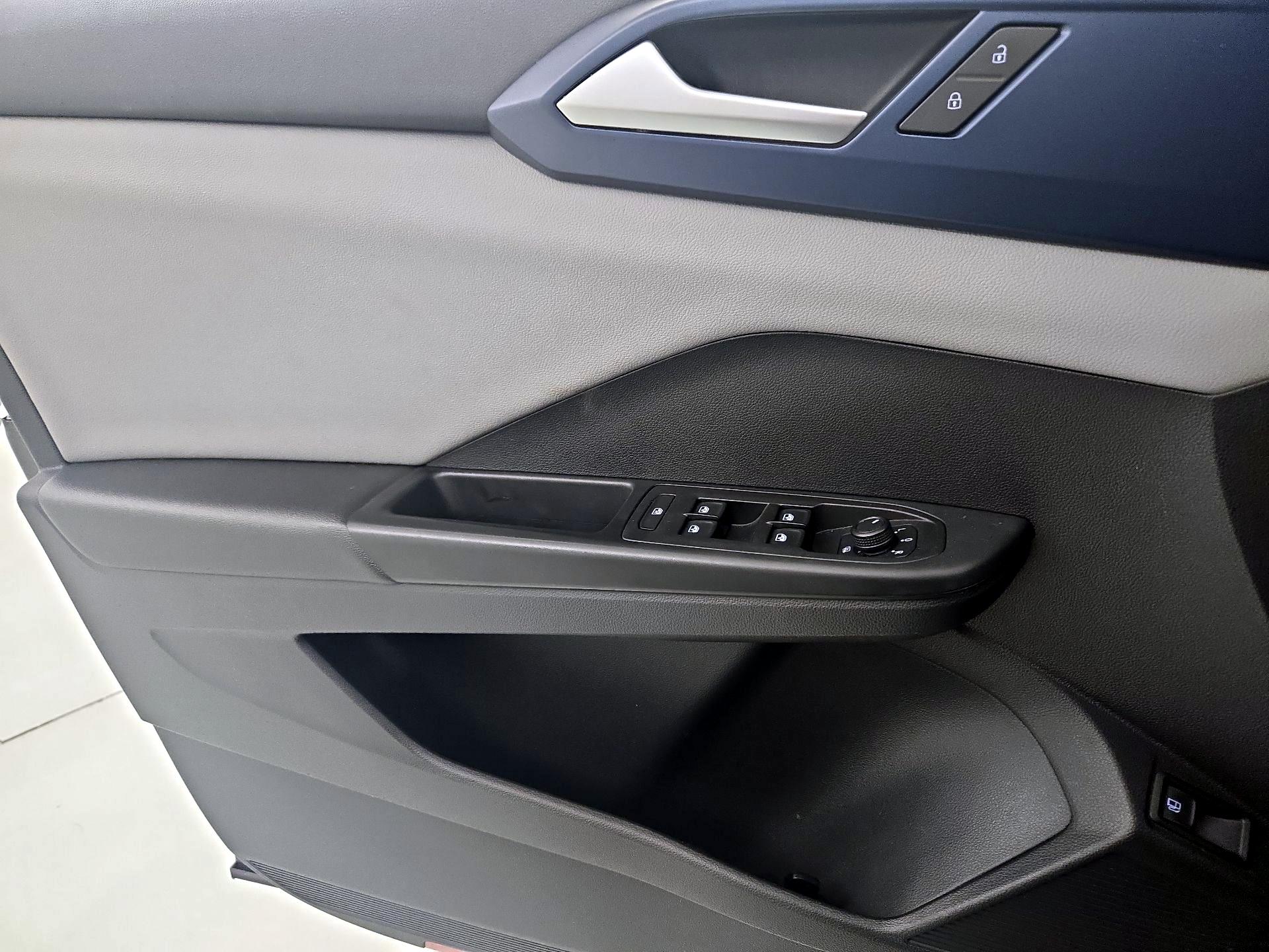 Thumbnail: 2022 Volkswagen Taos - 12