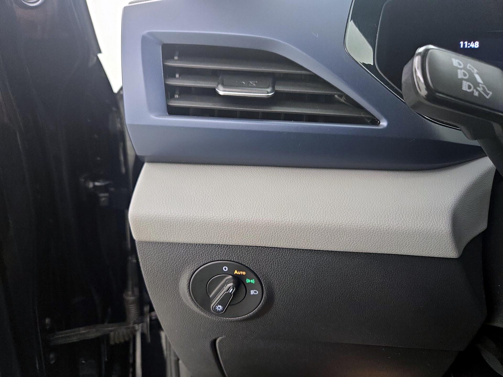 Thumbnail: 2022 Volkswagen Taos - 13