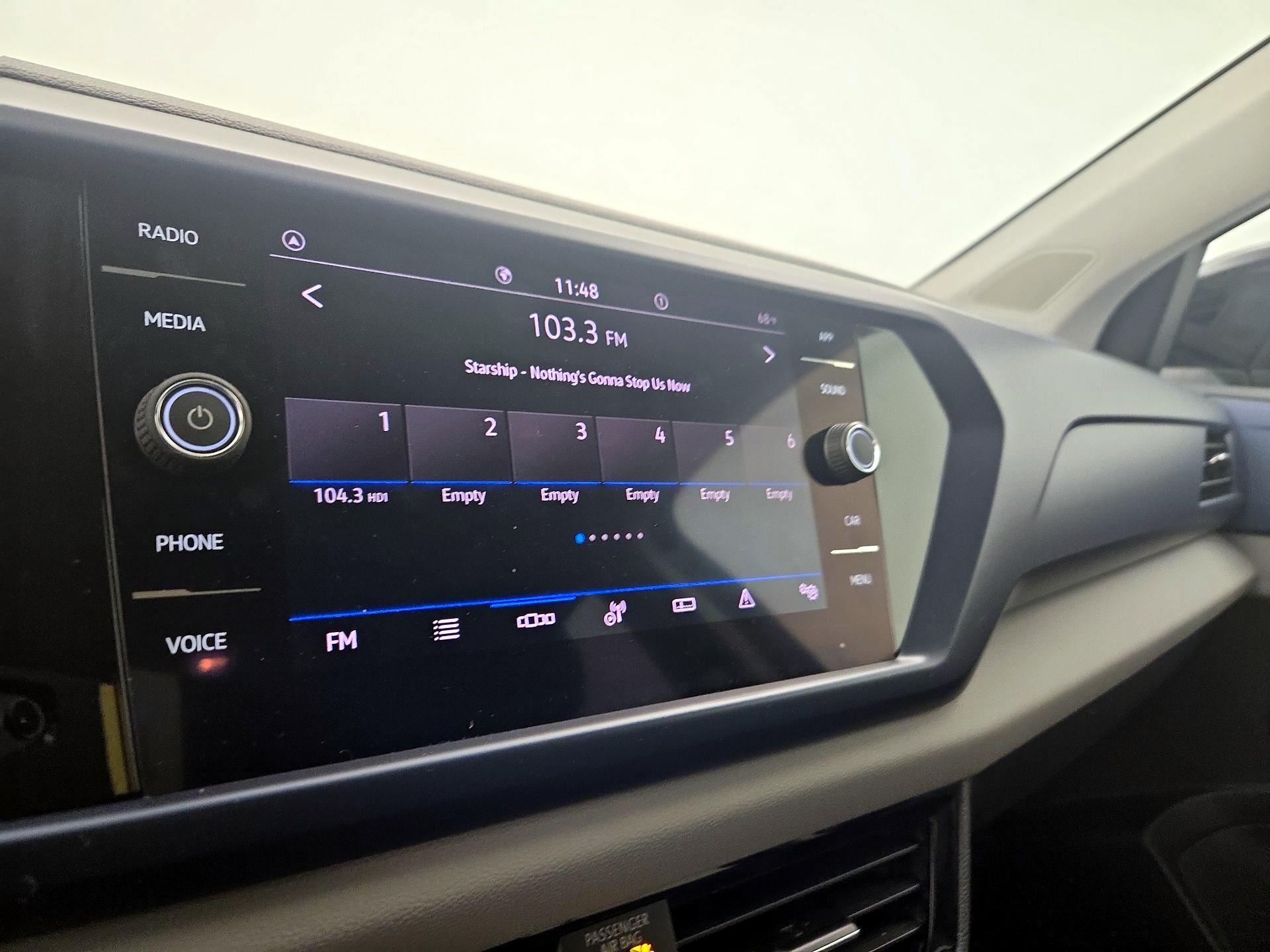 Thumbnail: 2022 Volkswagen Taos - 15