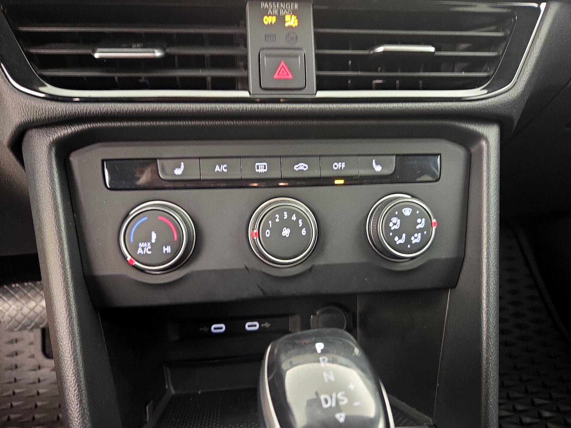 Thumbnail: 2022 Volkswagen Taos - 16