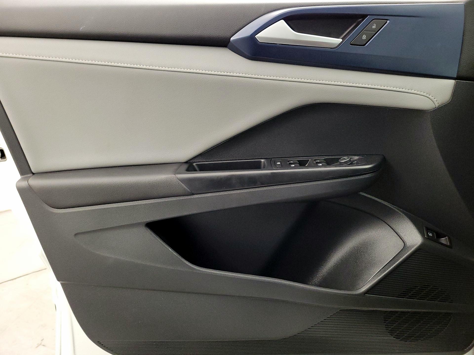 Thumbnail: 2023 Volkswagen Taos - 12