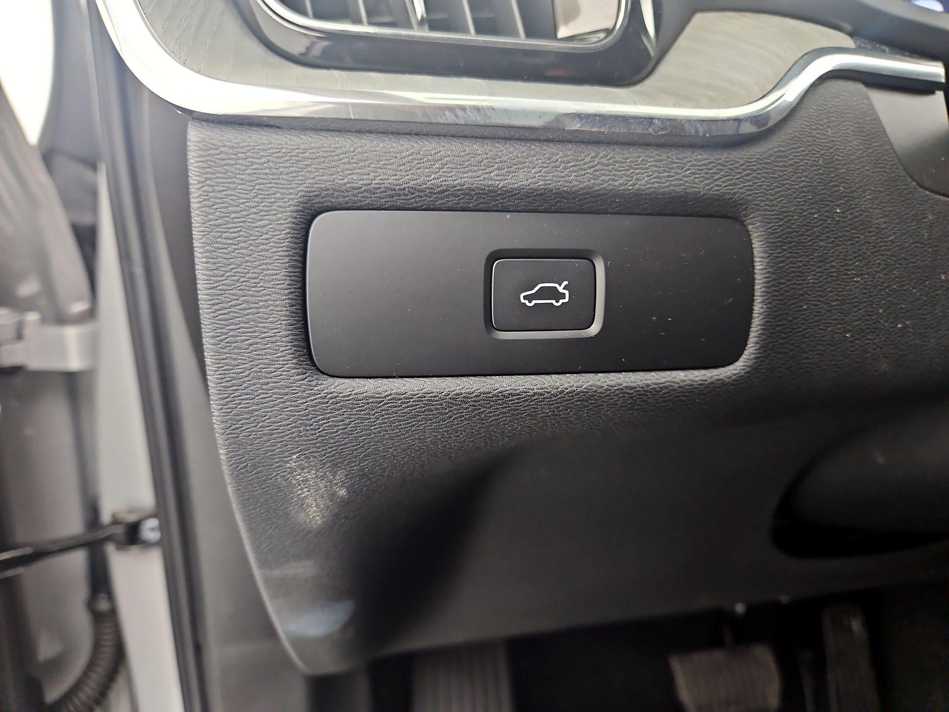 Thumbnail: 2023 Volvo XC60 - 13