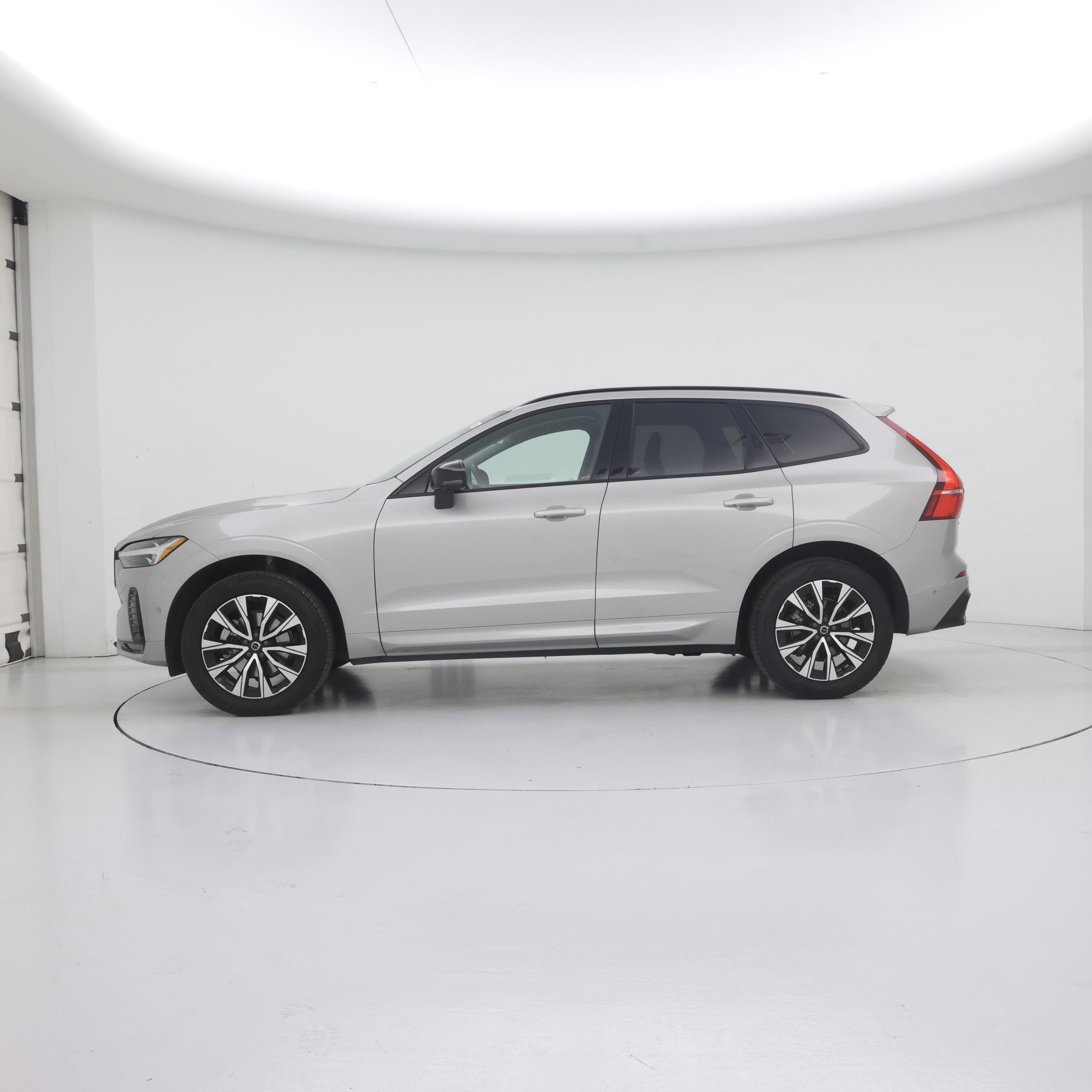 Thumbnail: 2023 Volvo XC60 - 3