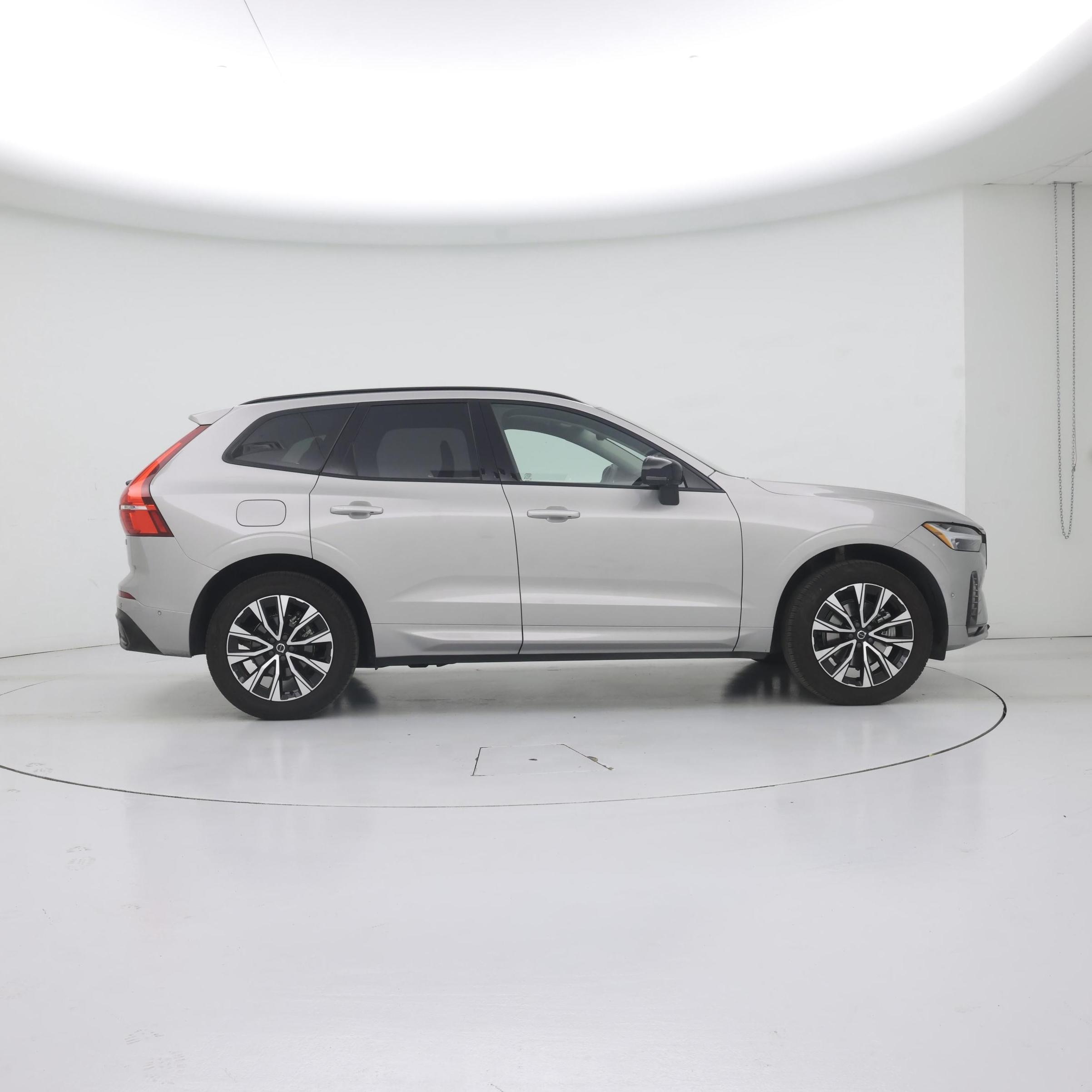 Thumbnail: 2023 Volvo XC60 - 7