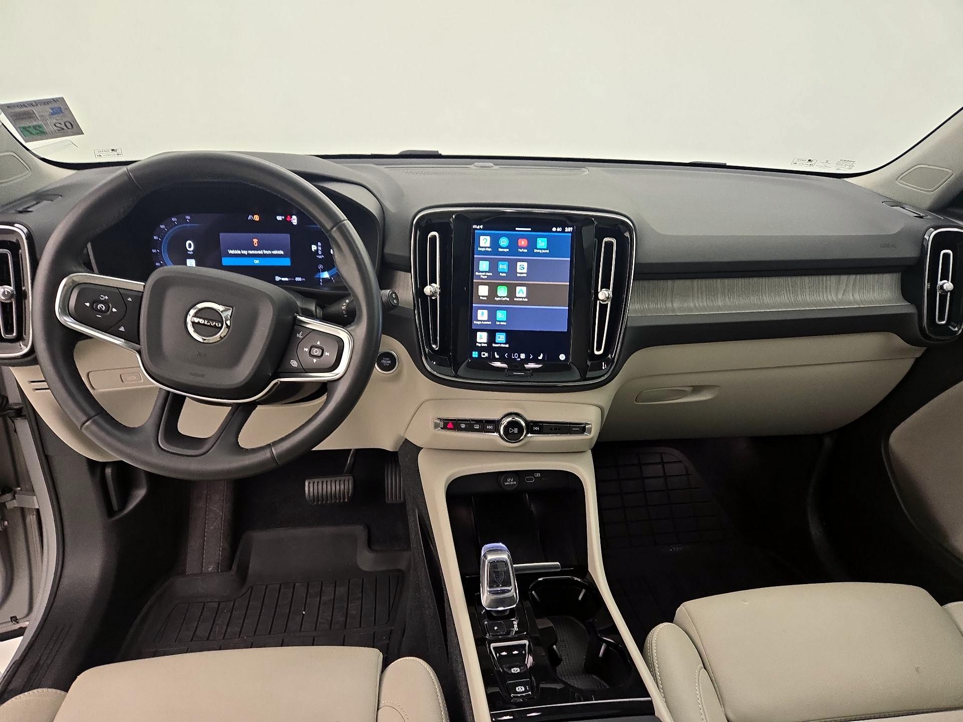 Thumbnail: 2023 Volvo XC40 - 9