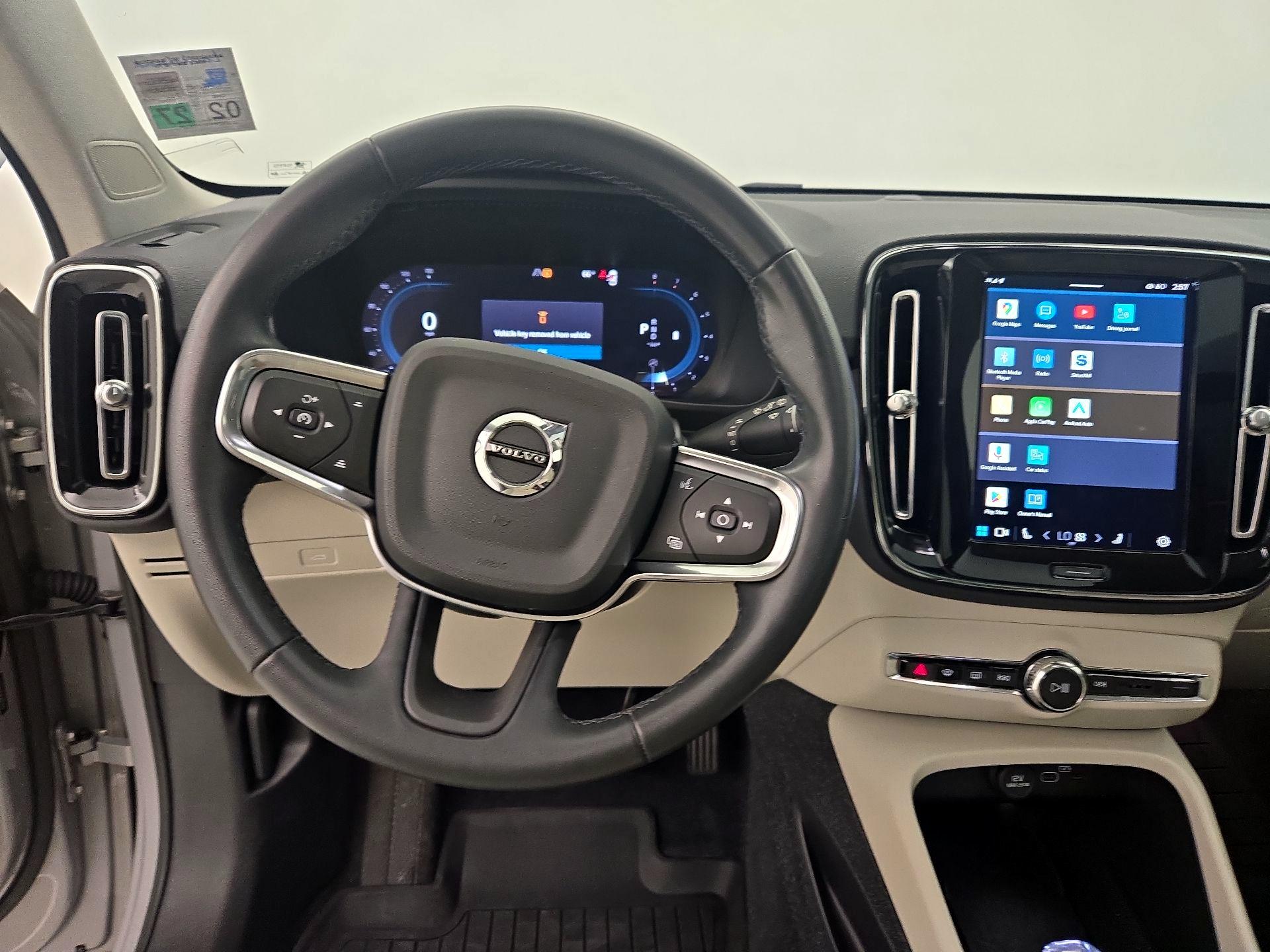 Thumbnail: 2023 Volvo XC40 - 10