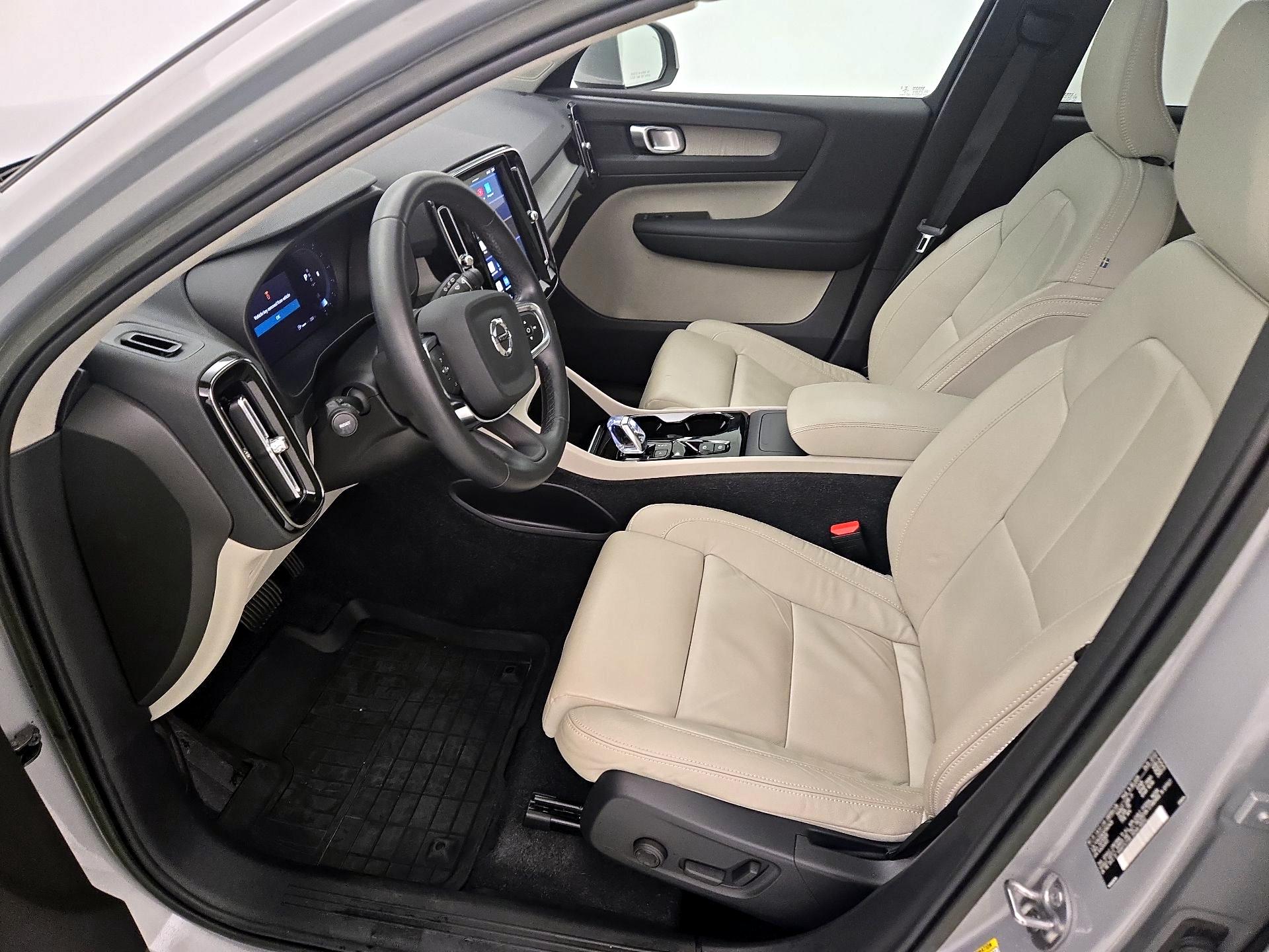 Thumbnail: 2023 Volvo XC40 - 11