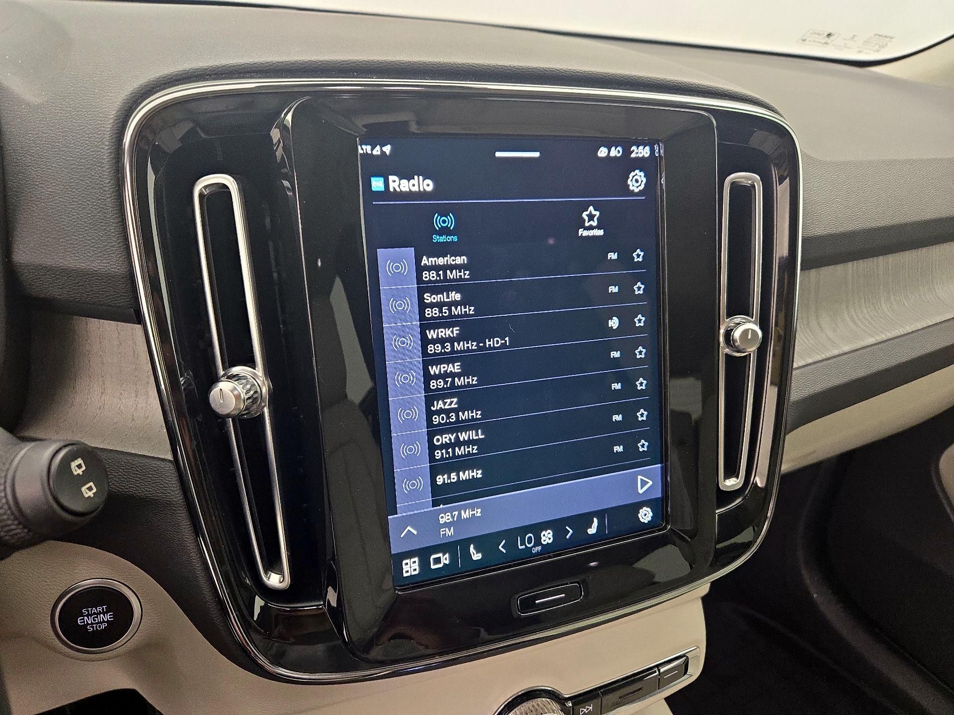 Thumbnail: 2023 Volvo XC40 - 15