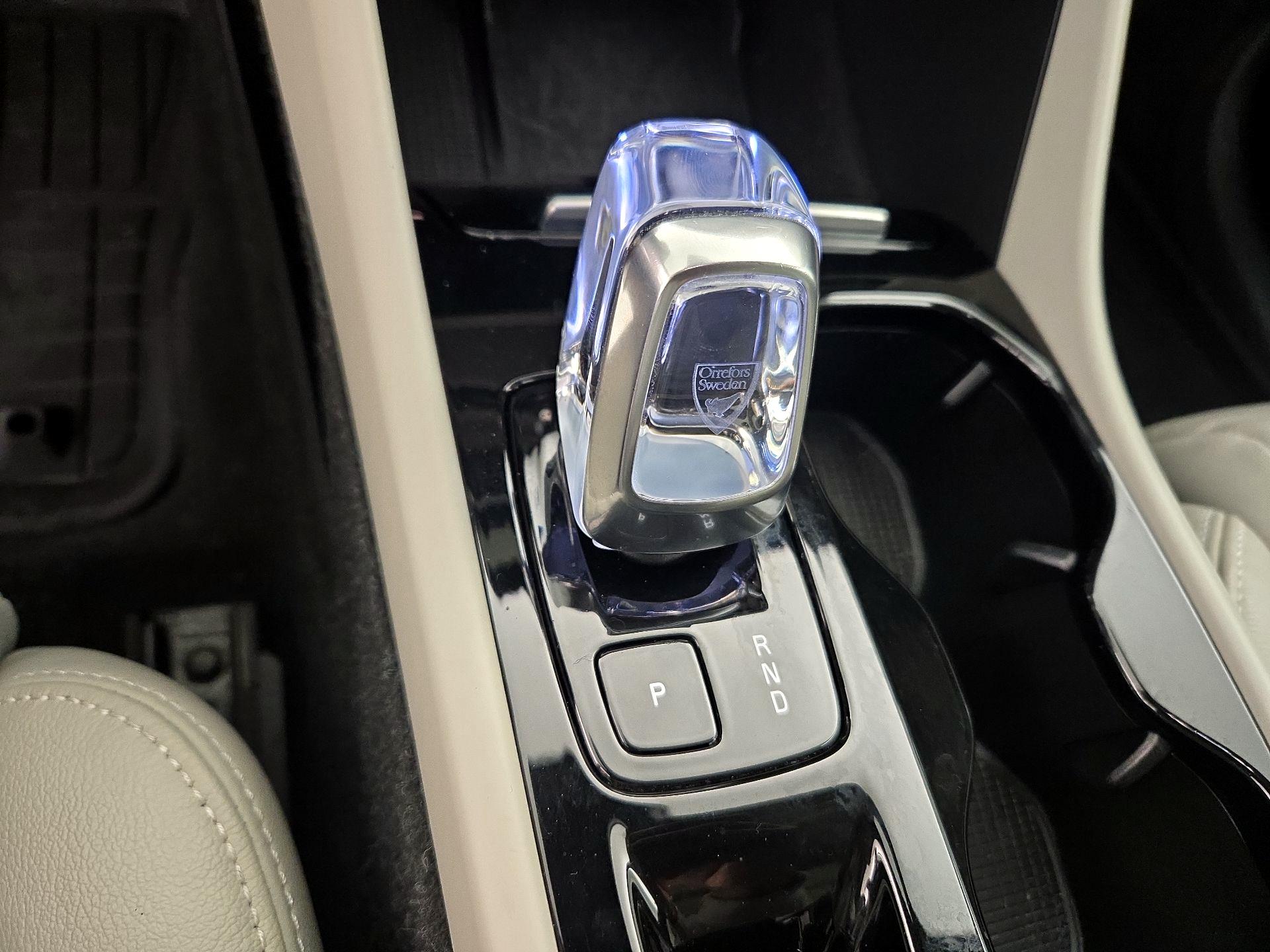 Thumbnail: 2023 Volvo XC40 - 17