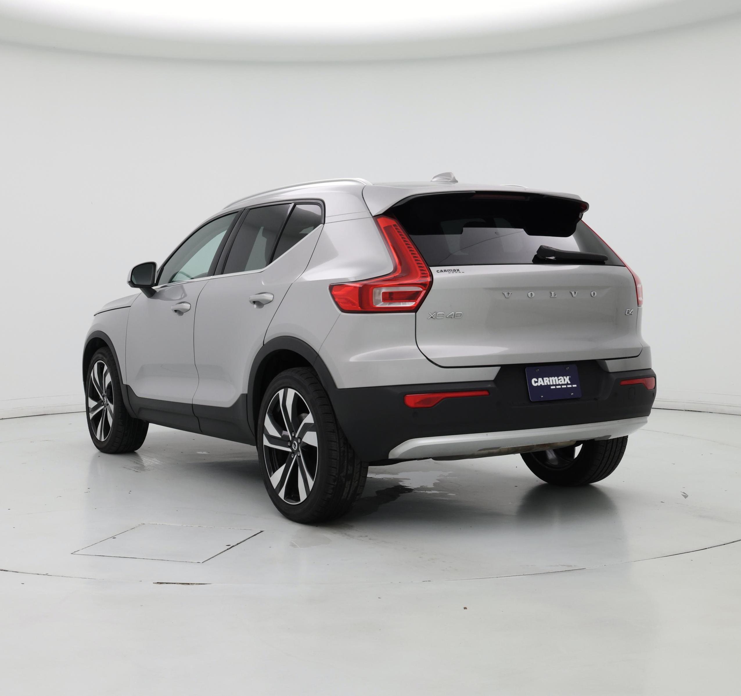 Thumbnail: 2023 Volvo XC40 - 2