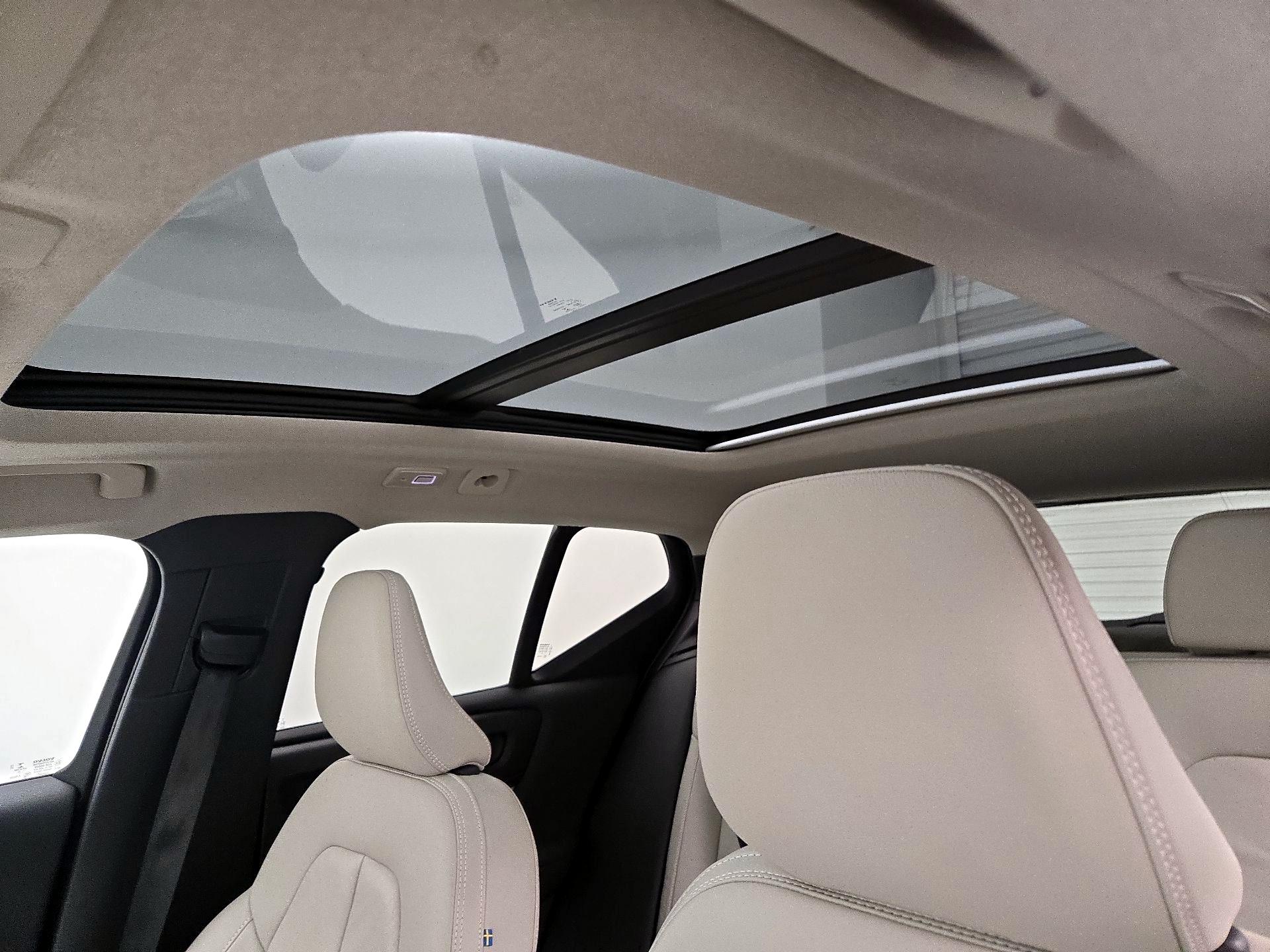 Thumbnail: 2023 Volvo XC40 - 19