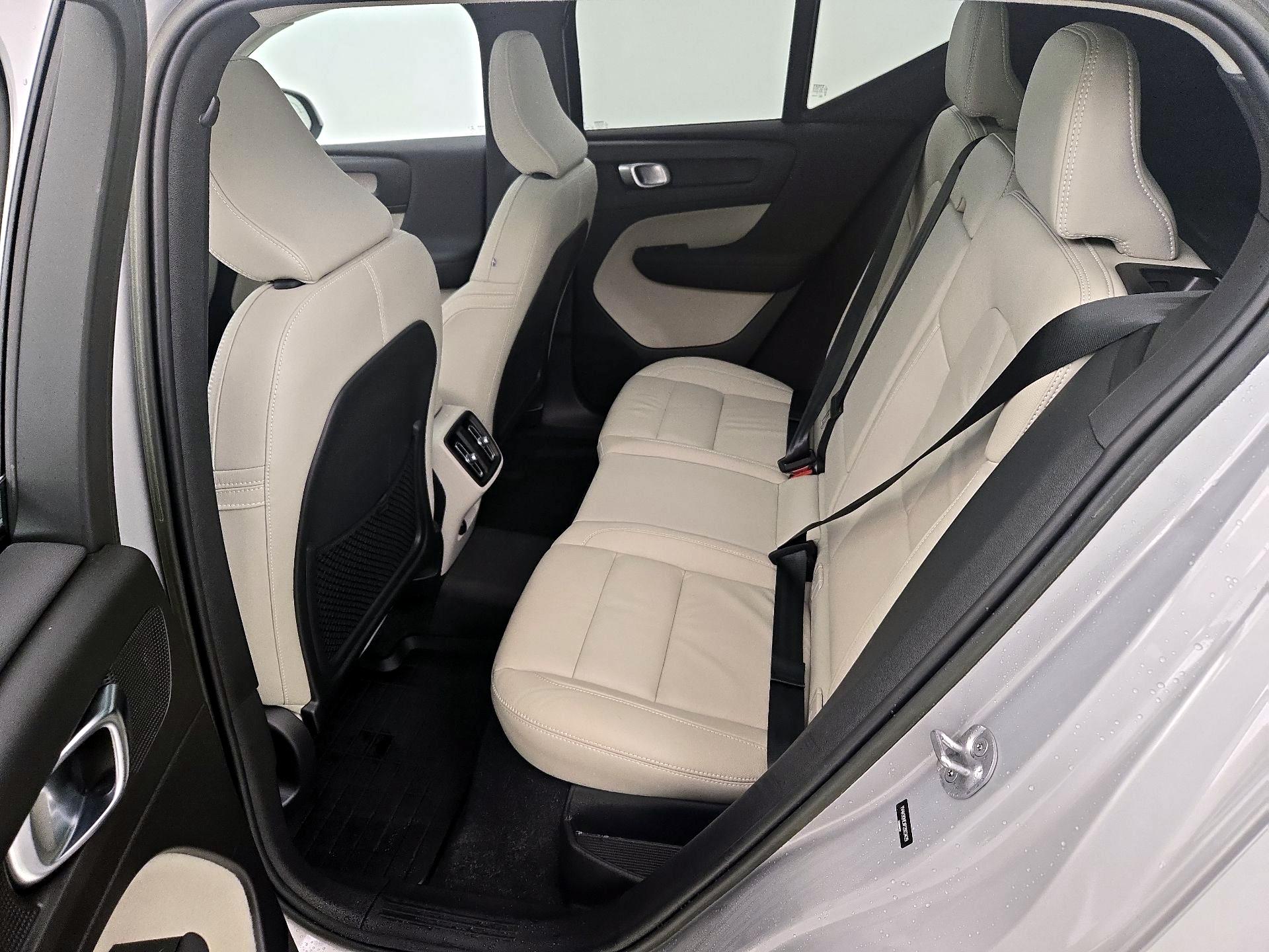 Thumbnail: 2023 Volvo XC40 - 20