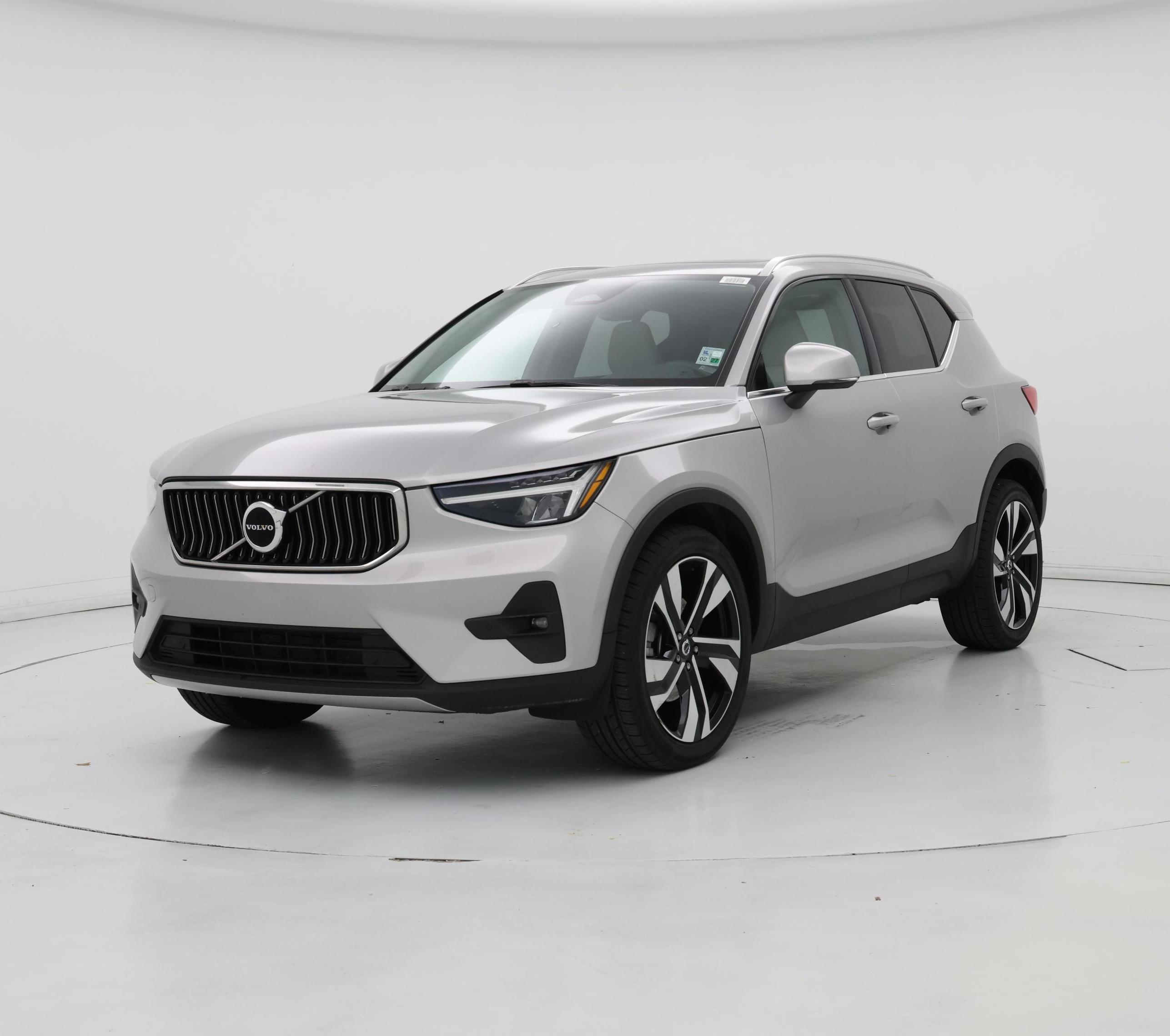 Thumbnail: 2023 Volvo XC40 - 4