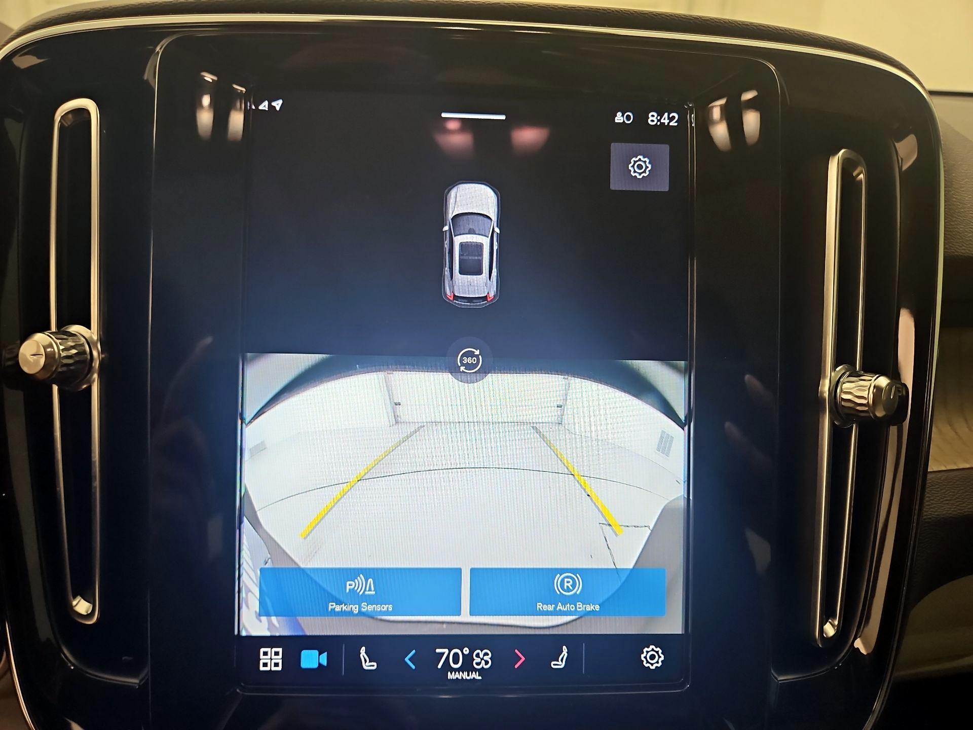 Thumbnail: 2023 Volvo XC40 - 15