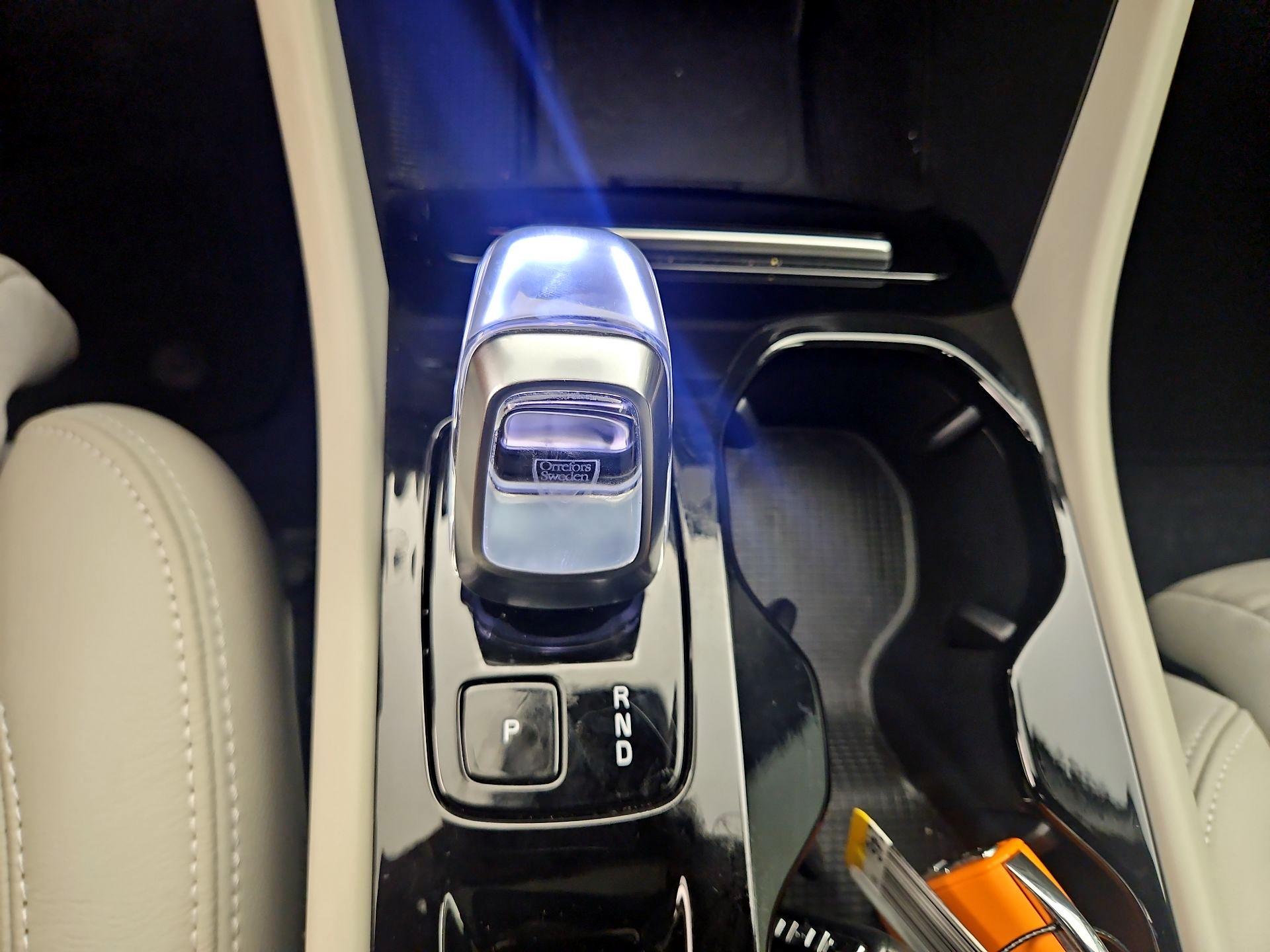 Thumbnail: 2023 Volvo XC40 - 18