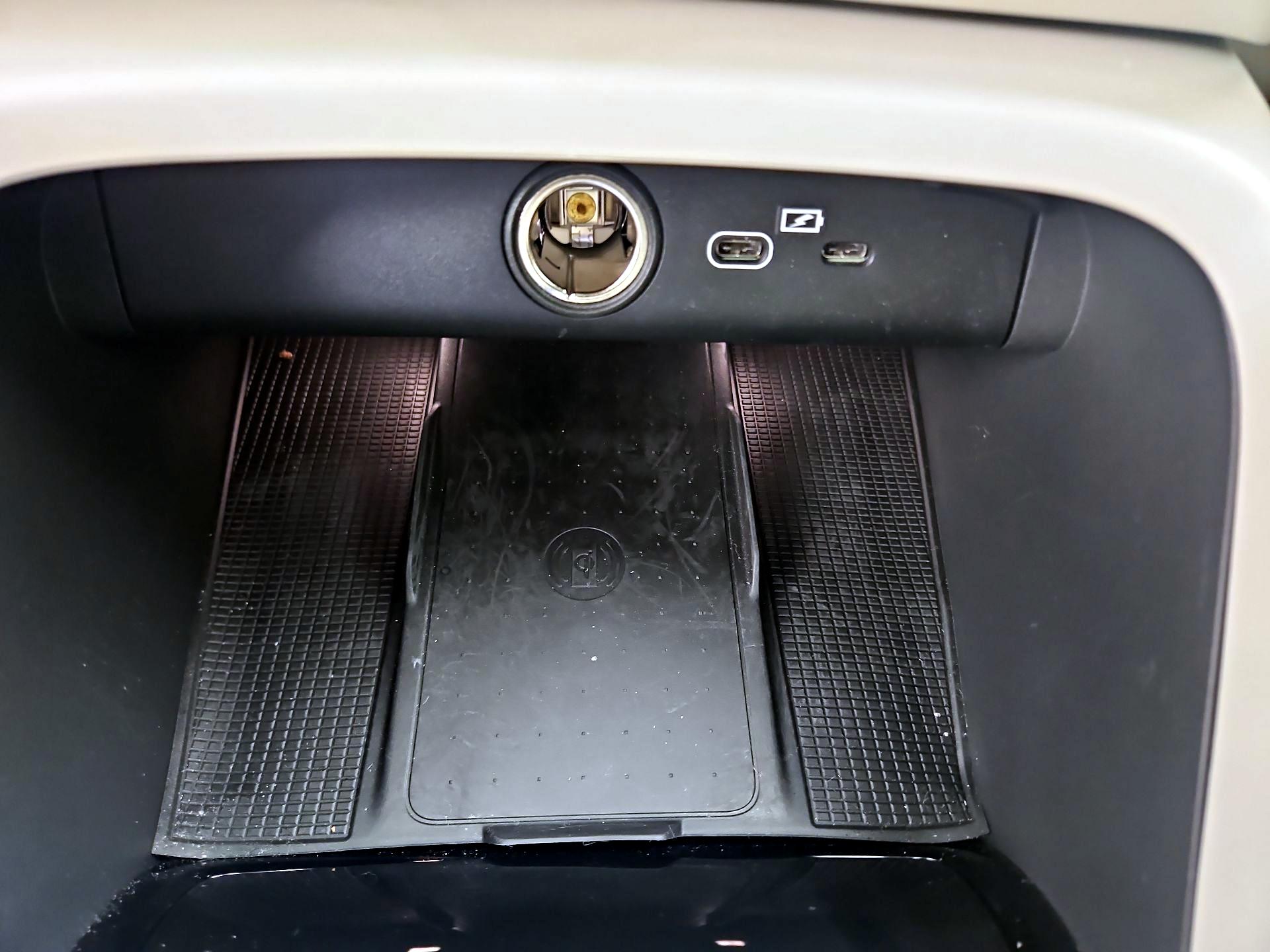 Thumbnail: 2023 Volvo XC40 - 19