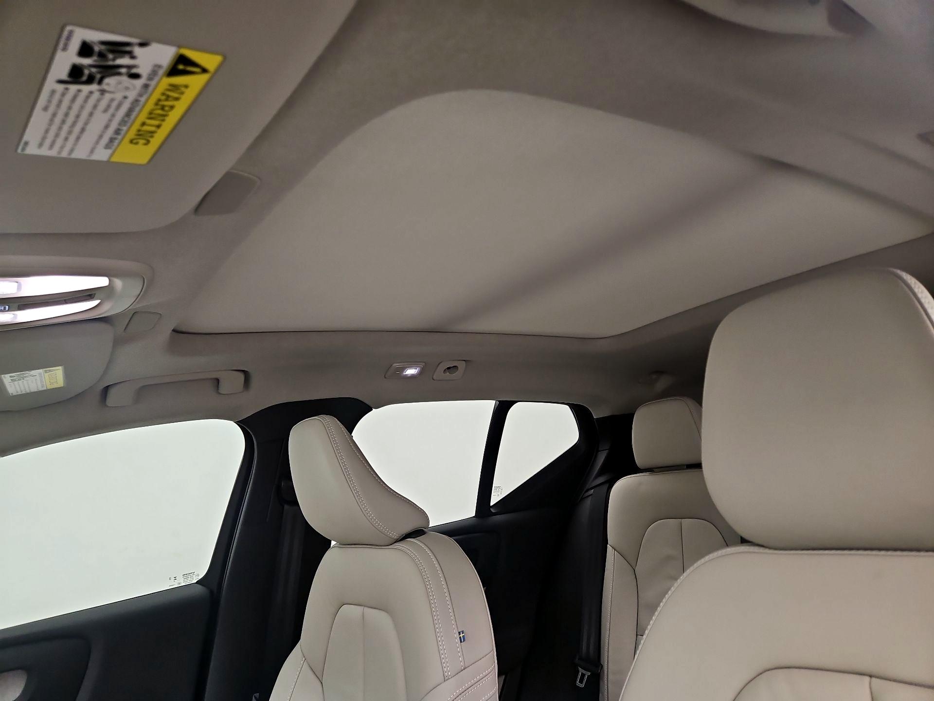 Thumbnail: 2023 Volvo XC40 - 20