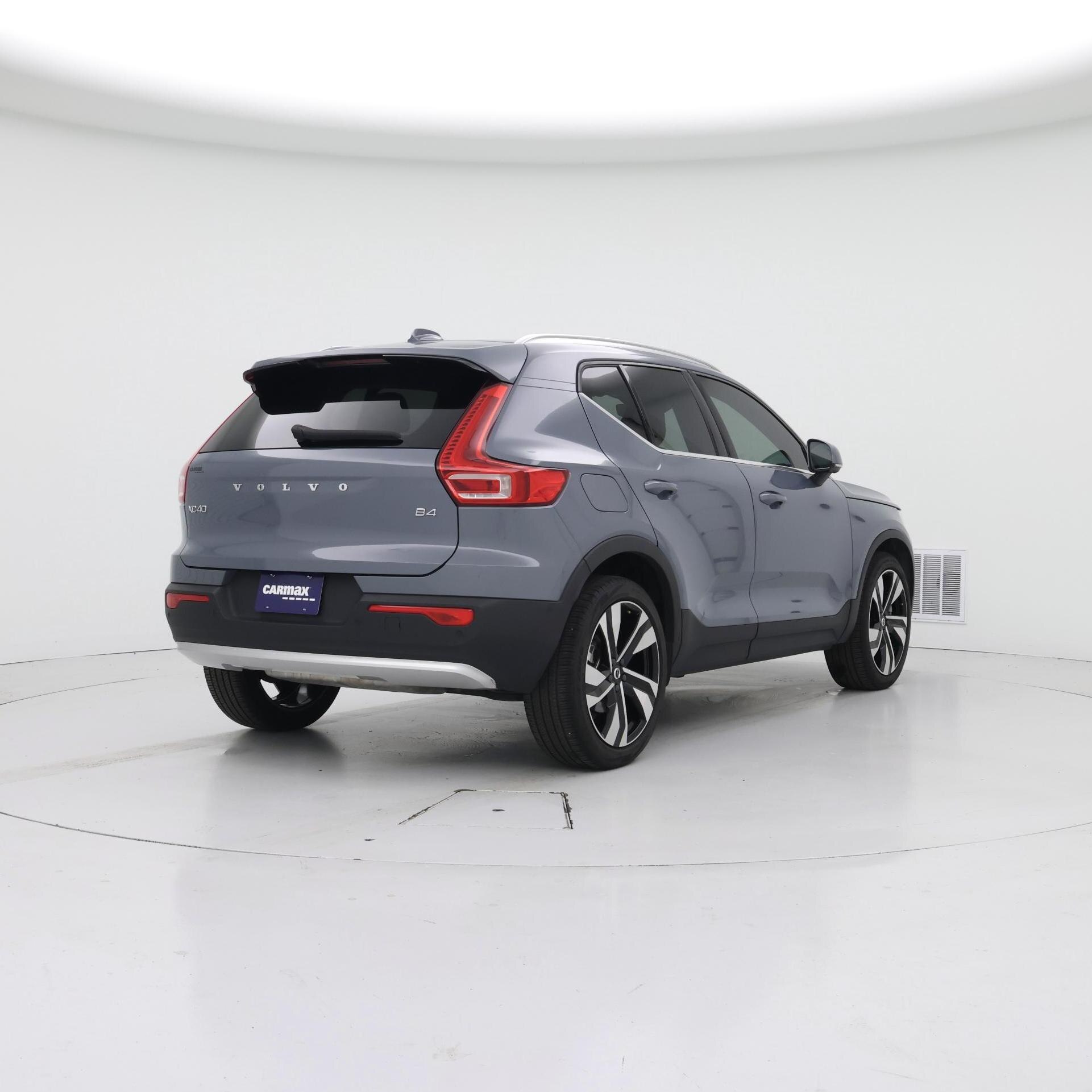 Thumbnail: 2023 Volvo XC40 - 8