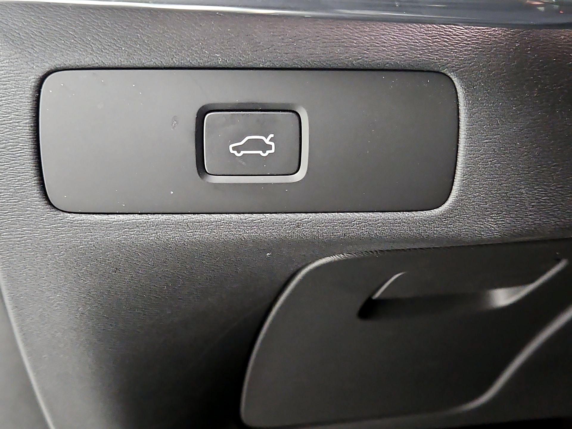 Thumbnail: 2023 Volvo XC90 - 13