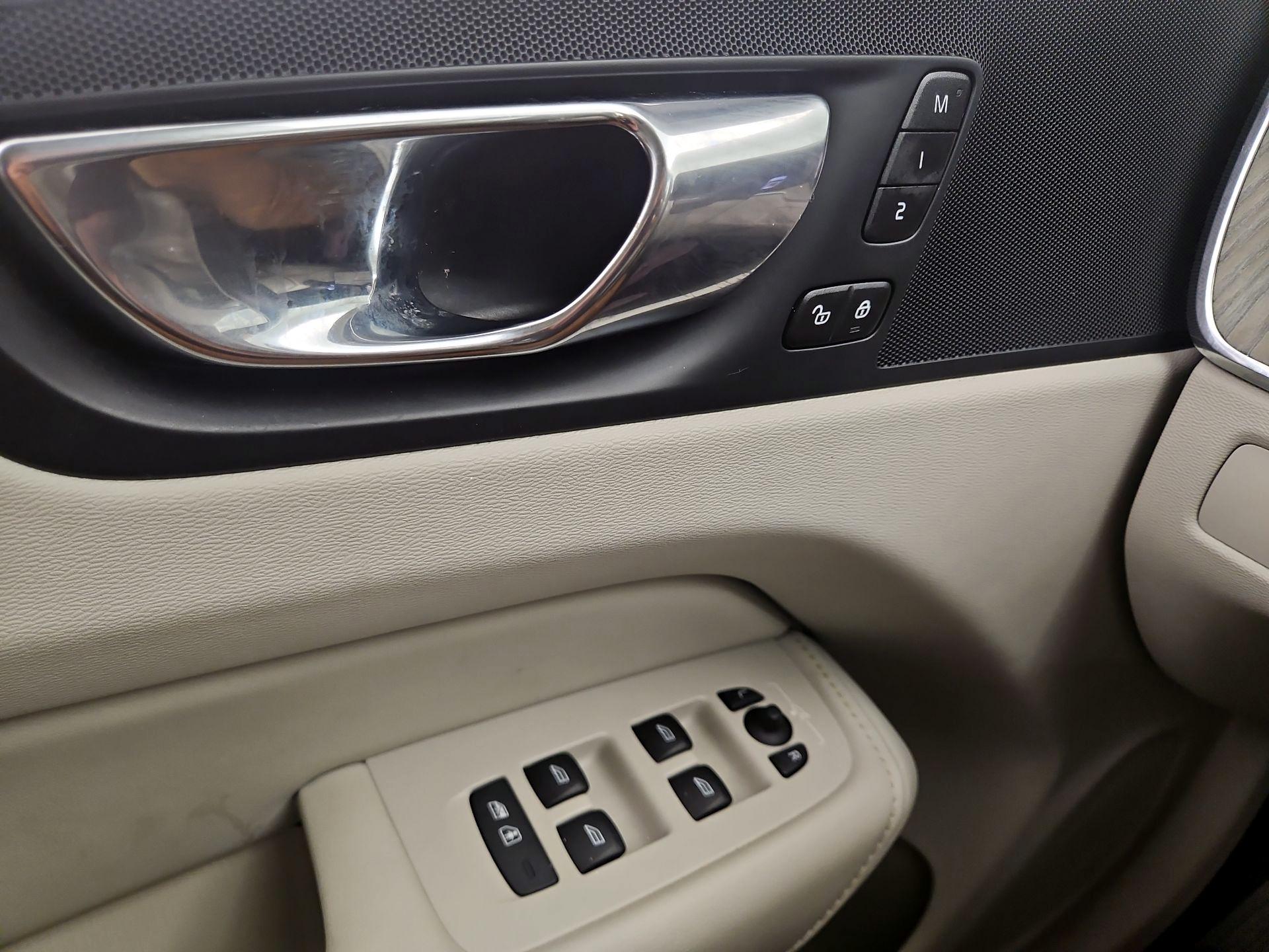 Thumbnail: 2023 Volvo XC60 - 12