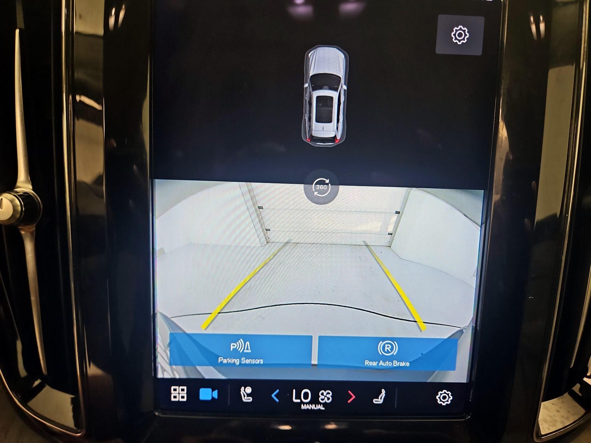 Thumbnail: 2023 Volvo XC60 - 15