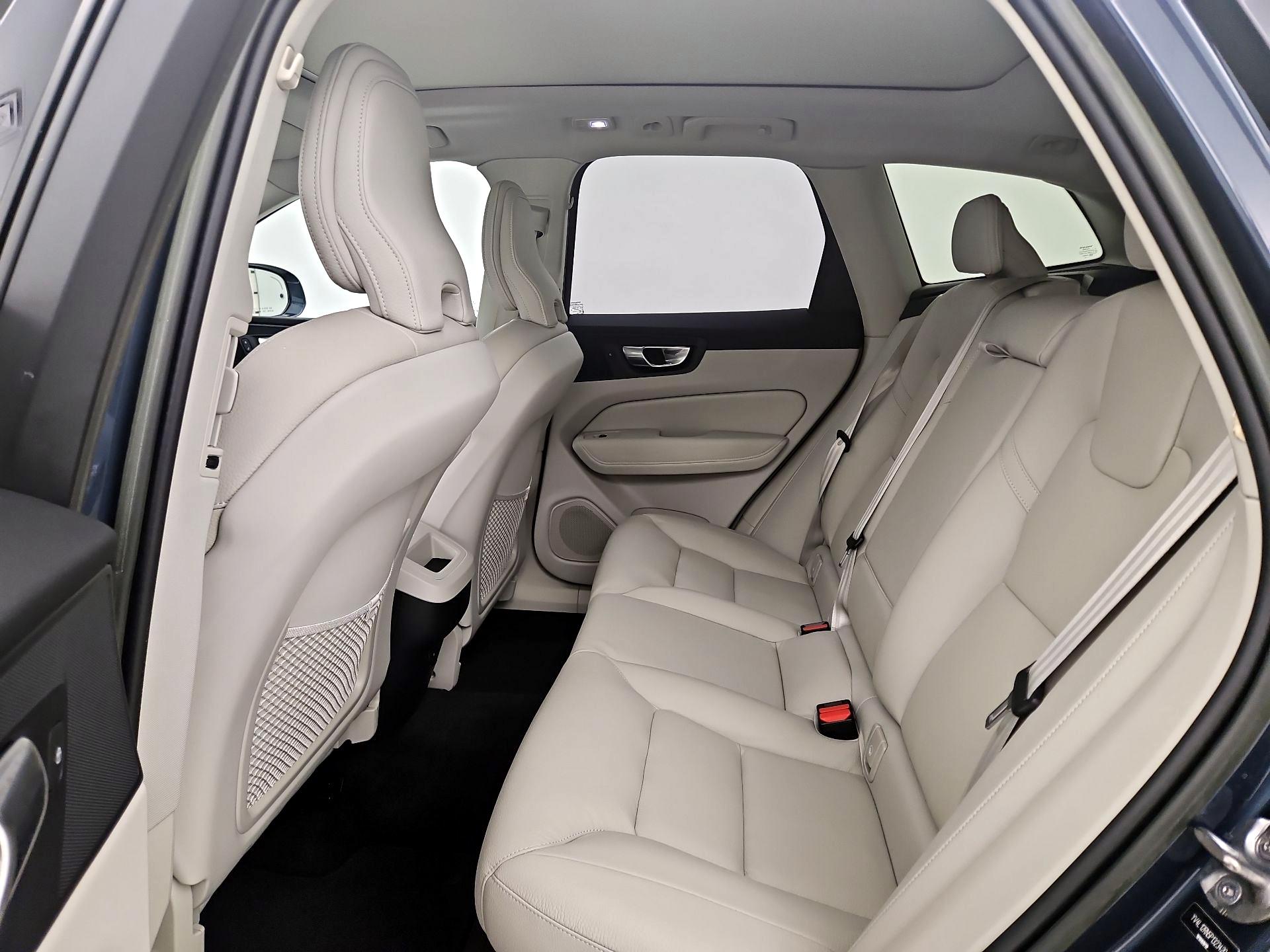 Thumbnail: 2023 Volvo XC60 - 20