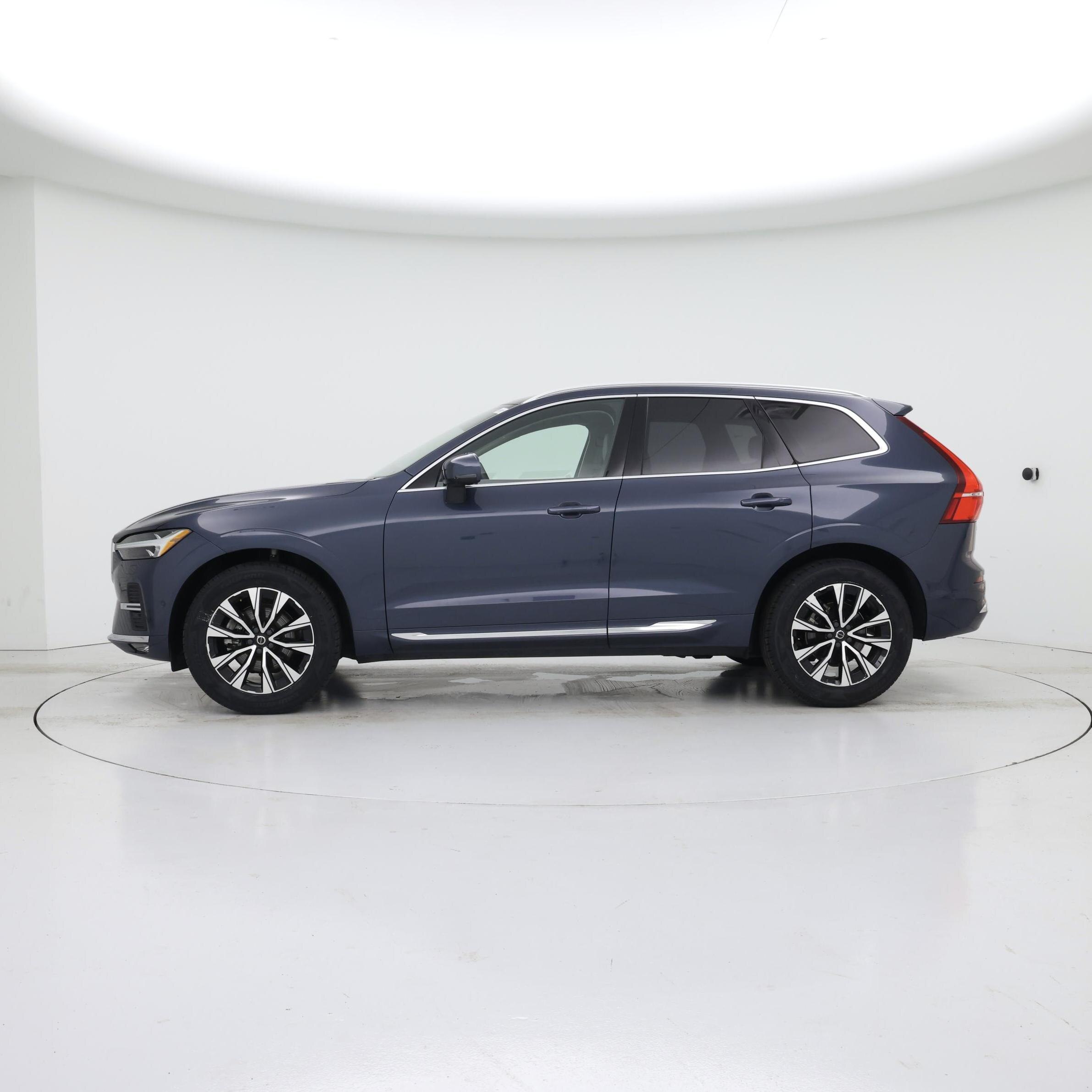 Thumbnail: 2023 Volvo XC60 - 3