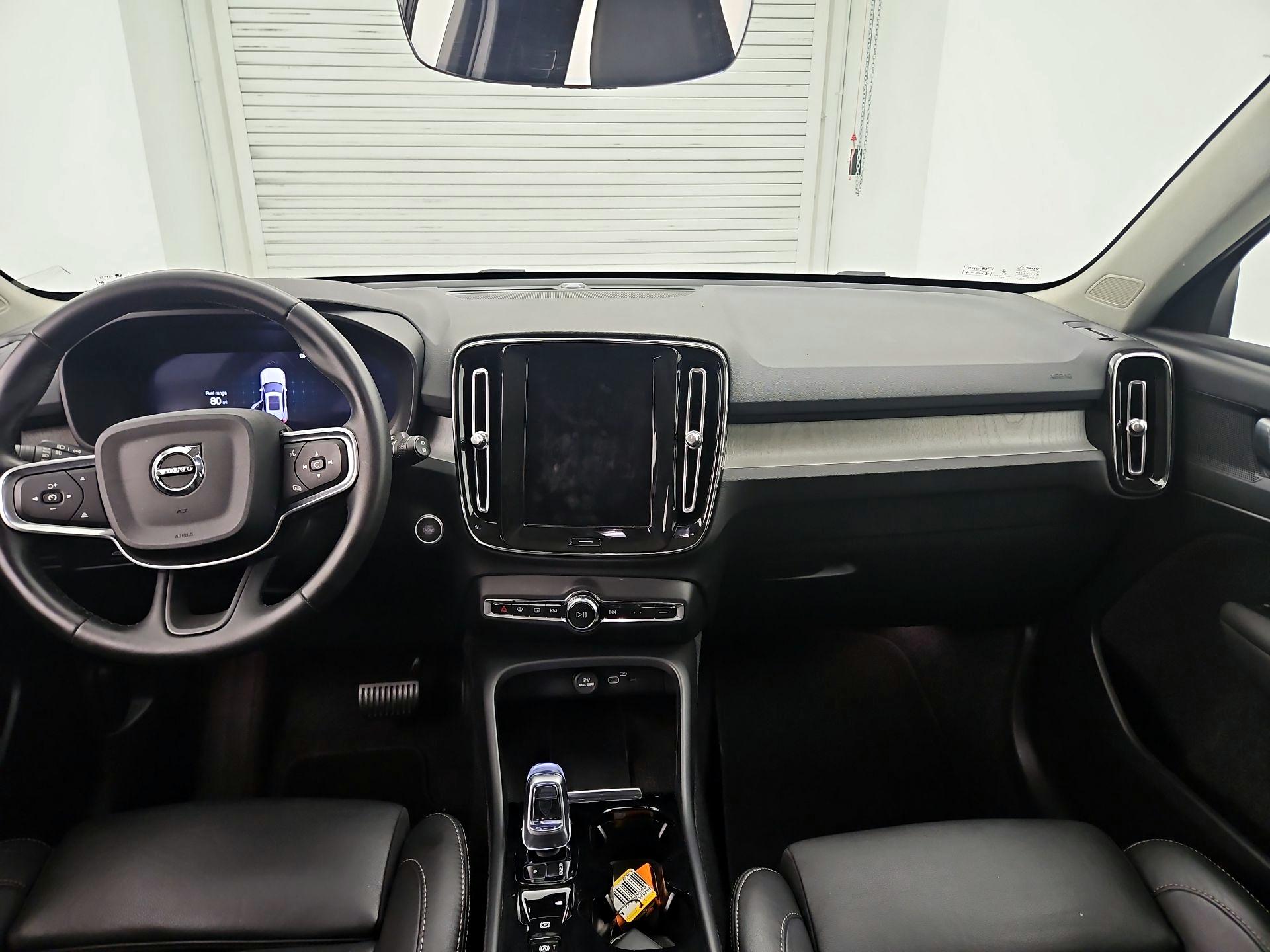 Thumbnail: 2025 Volvo XC40 - 9