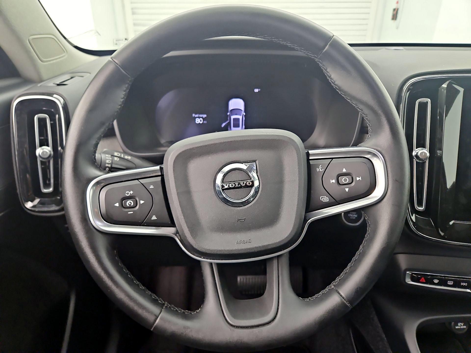 Thumbnail: 2025 Volvo XC40 - 10