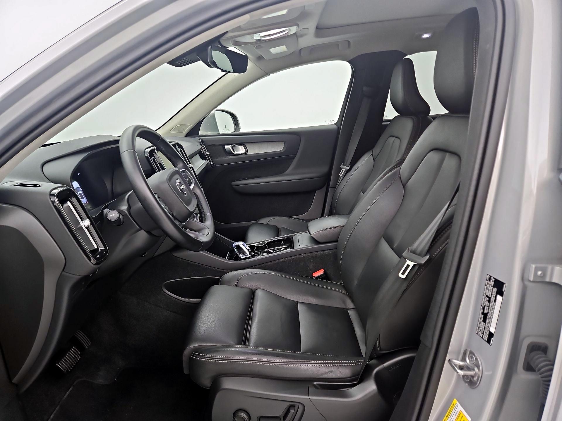 Thumbnail: 2025 Volvo XC40 - 11