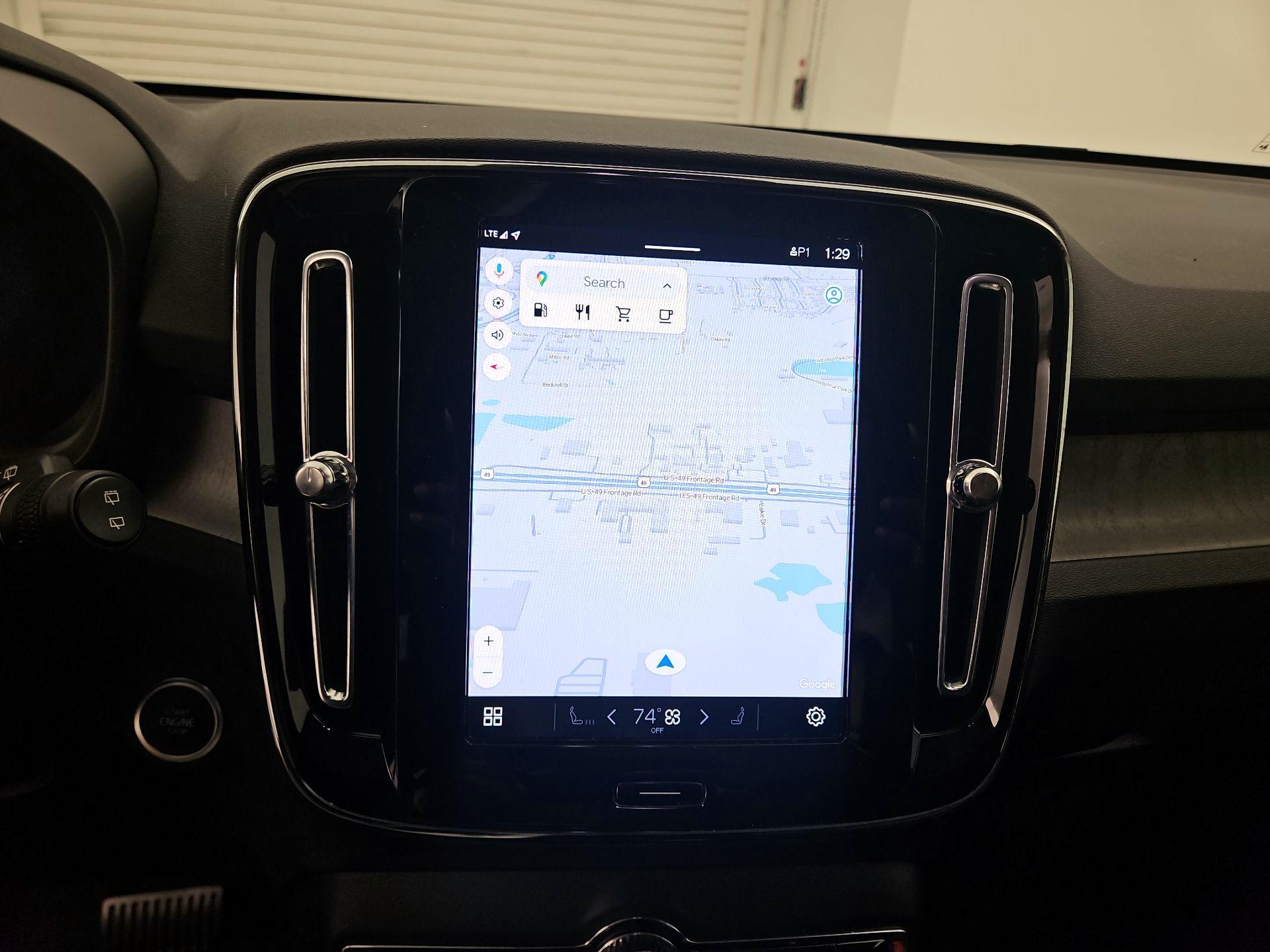 Thumbnail: 2025 Volvo XC40 - 16