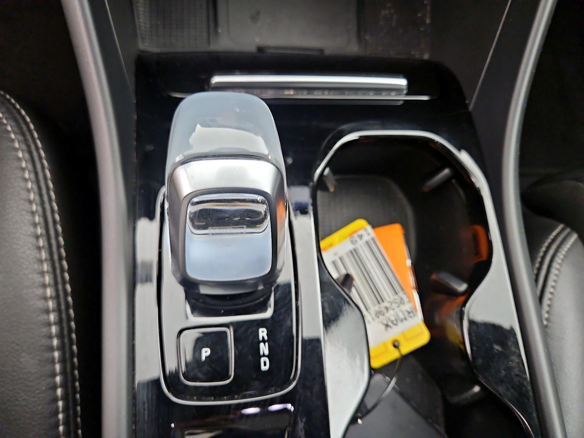 Thumbnail: 2025 Volvo XC40 - 18