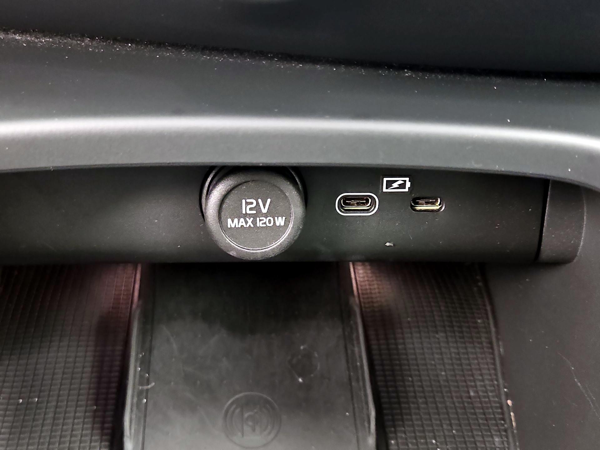 Thumbnail: 2025 Volvo XC40 - 19