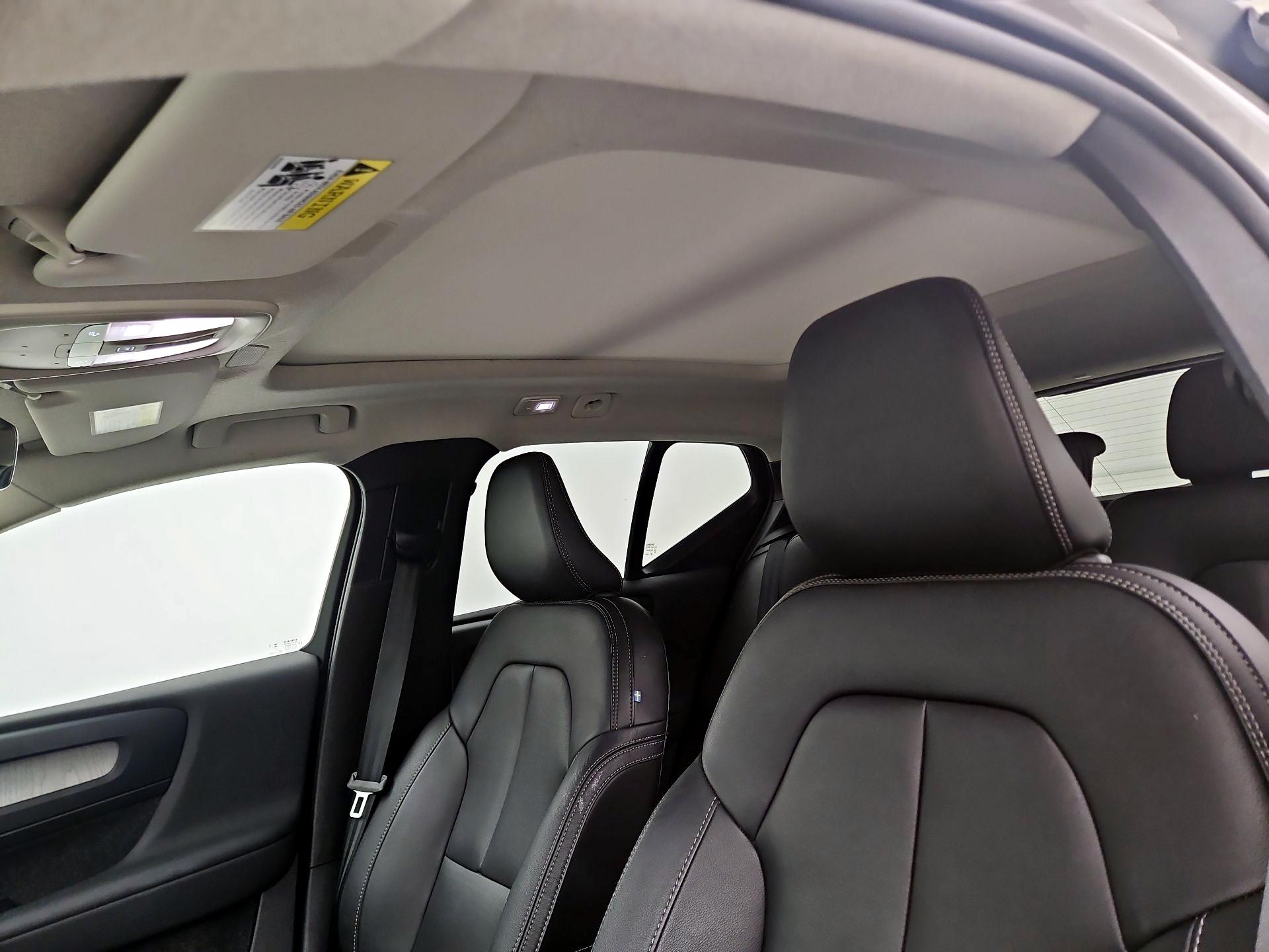 Thumbnail: 2025 Volvo XC40 - 20