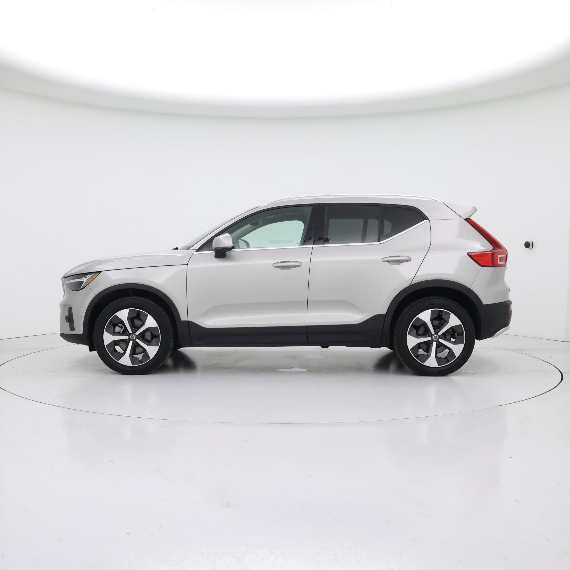 Thumbnail: 2025 Volvo XC40 - 3