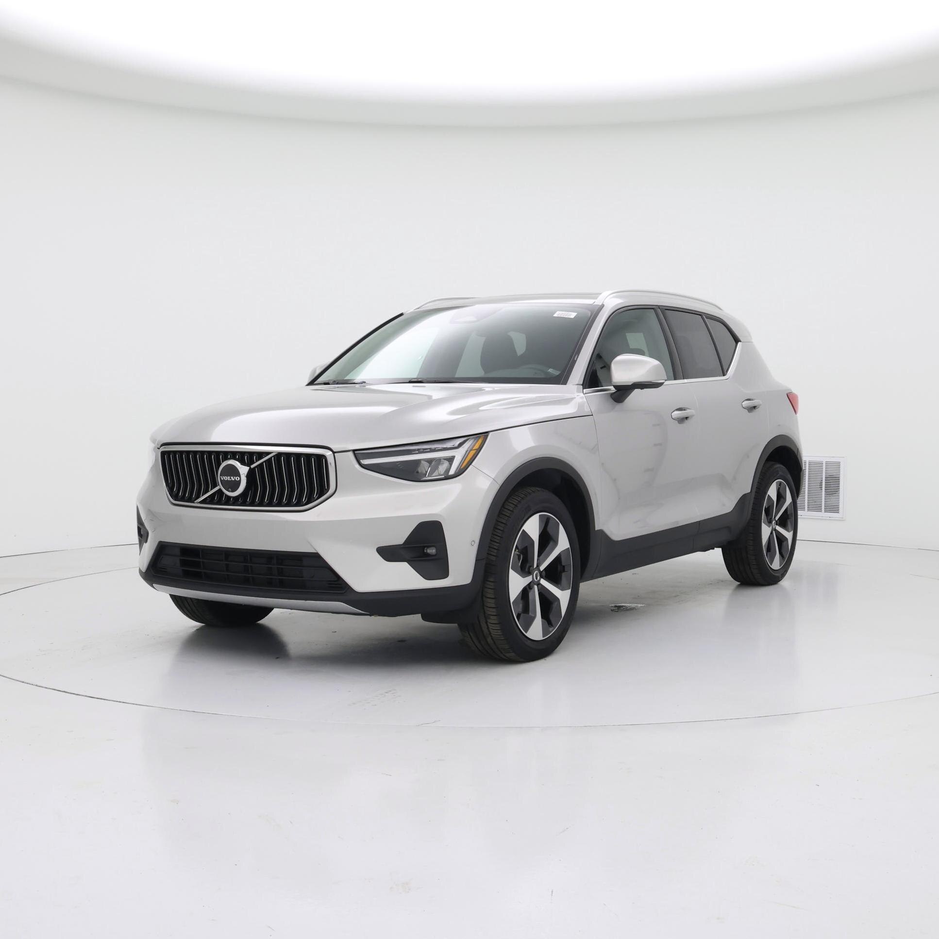 Thumbnail: 2025 Volvo XC40 - 4