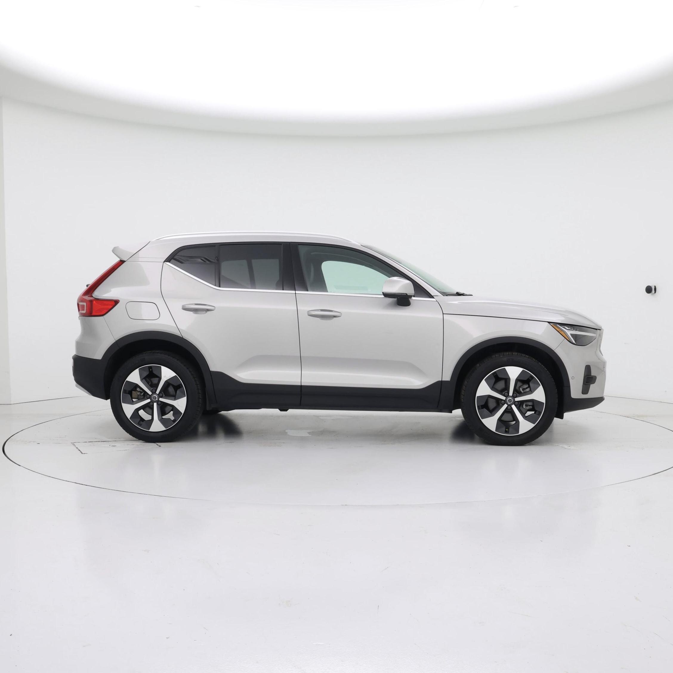 Thumbnail: 2025 Volvo XC40 - 7