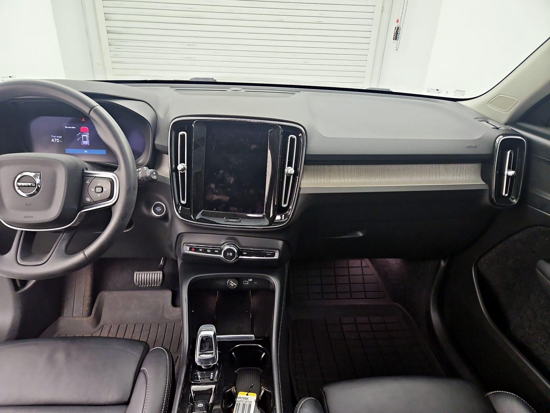 Thumbnail: 2023 Volvo XC40 - 9