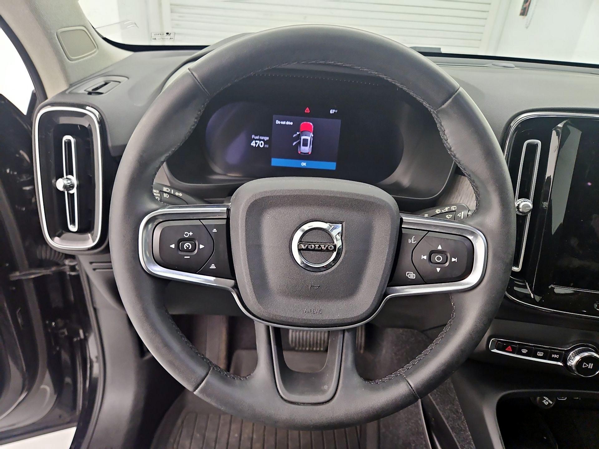 Thumbnail: 2023 Volvo XC40 - 10