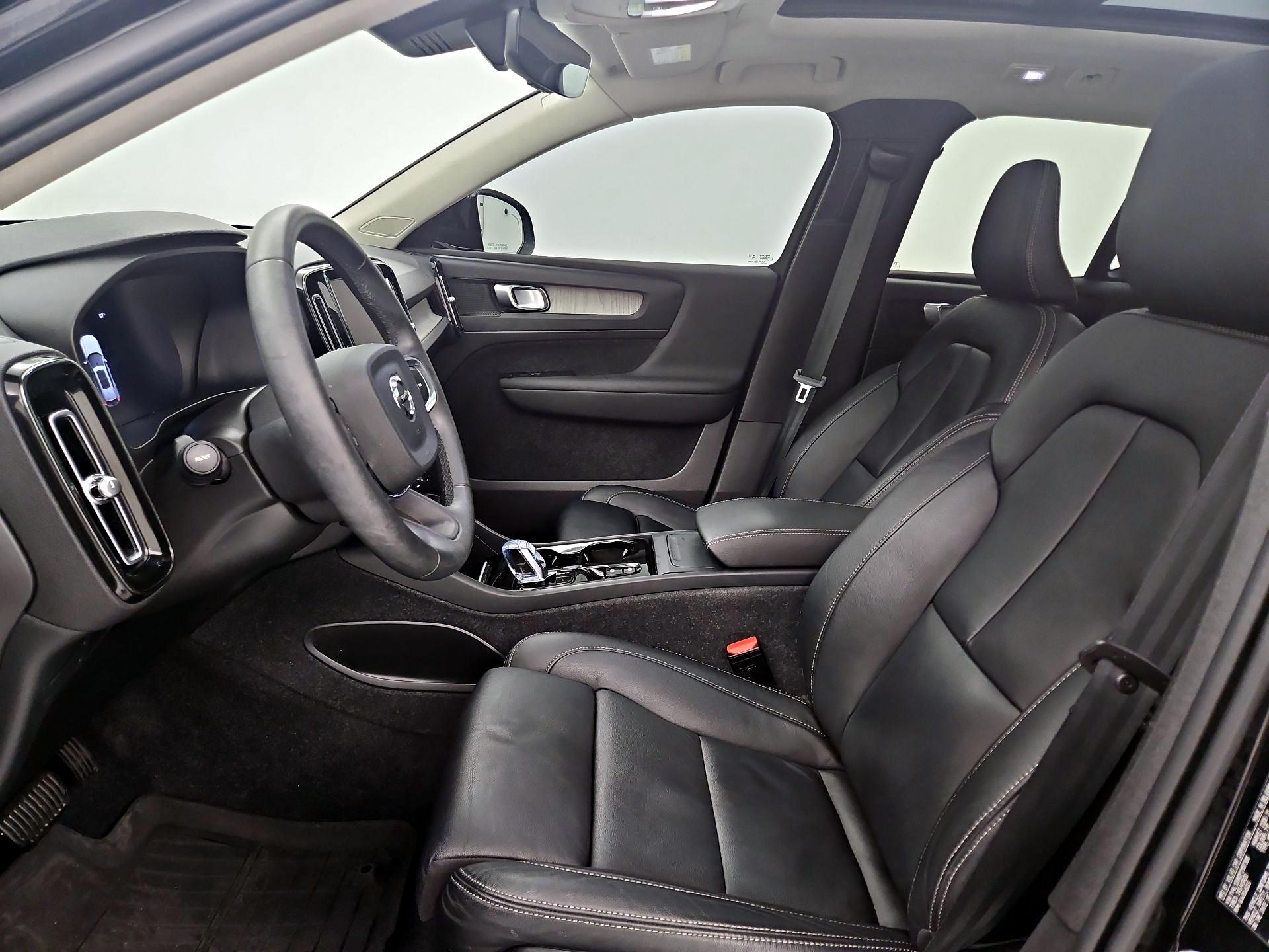 Thumbnail: 2023 Volvo XC40 - 11