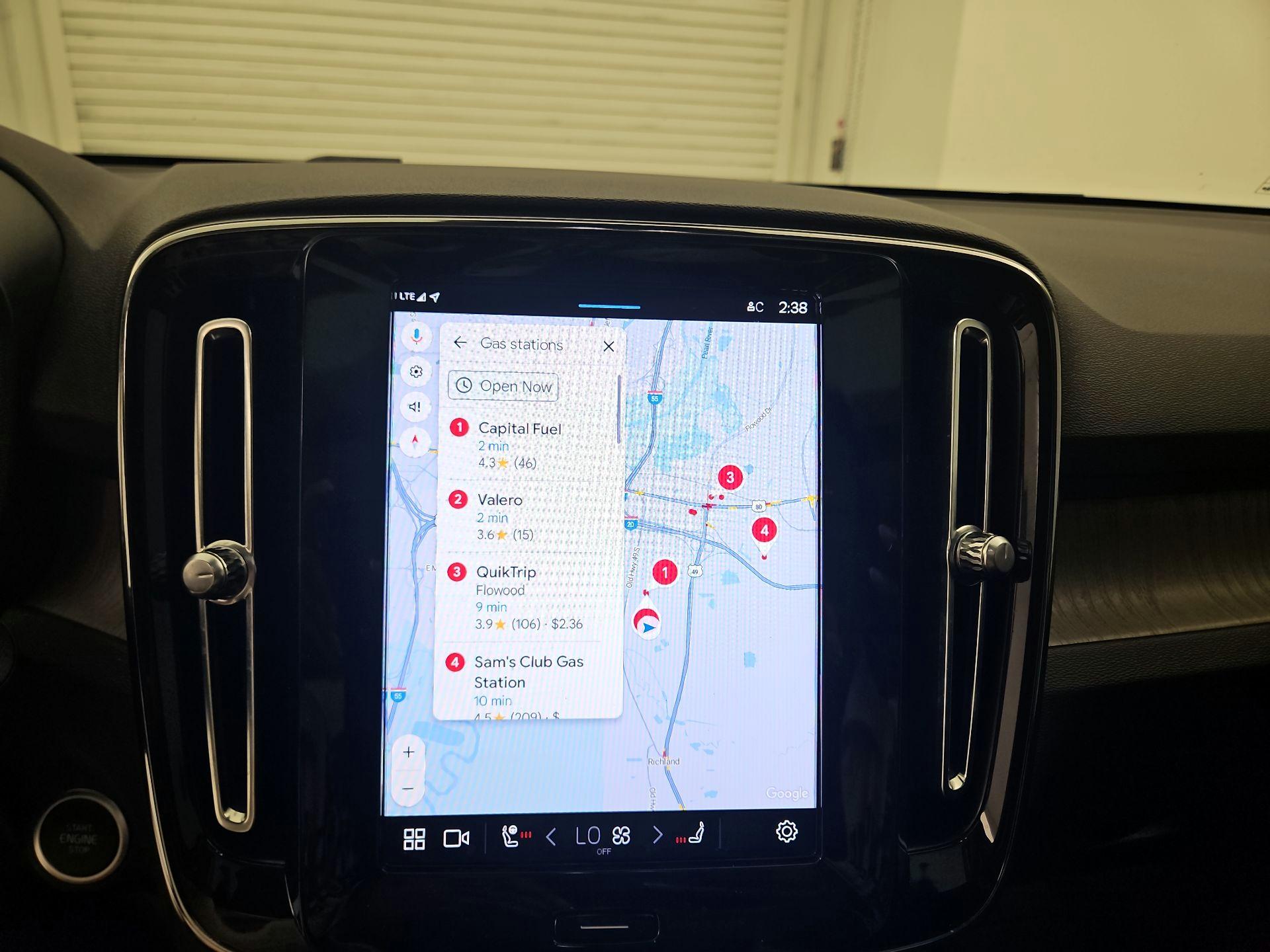 Thumbnail: 2023 Volvo XC40 - 14