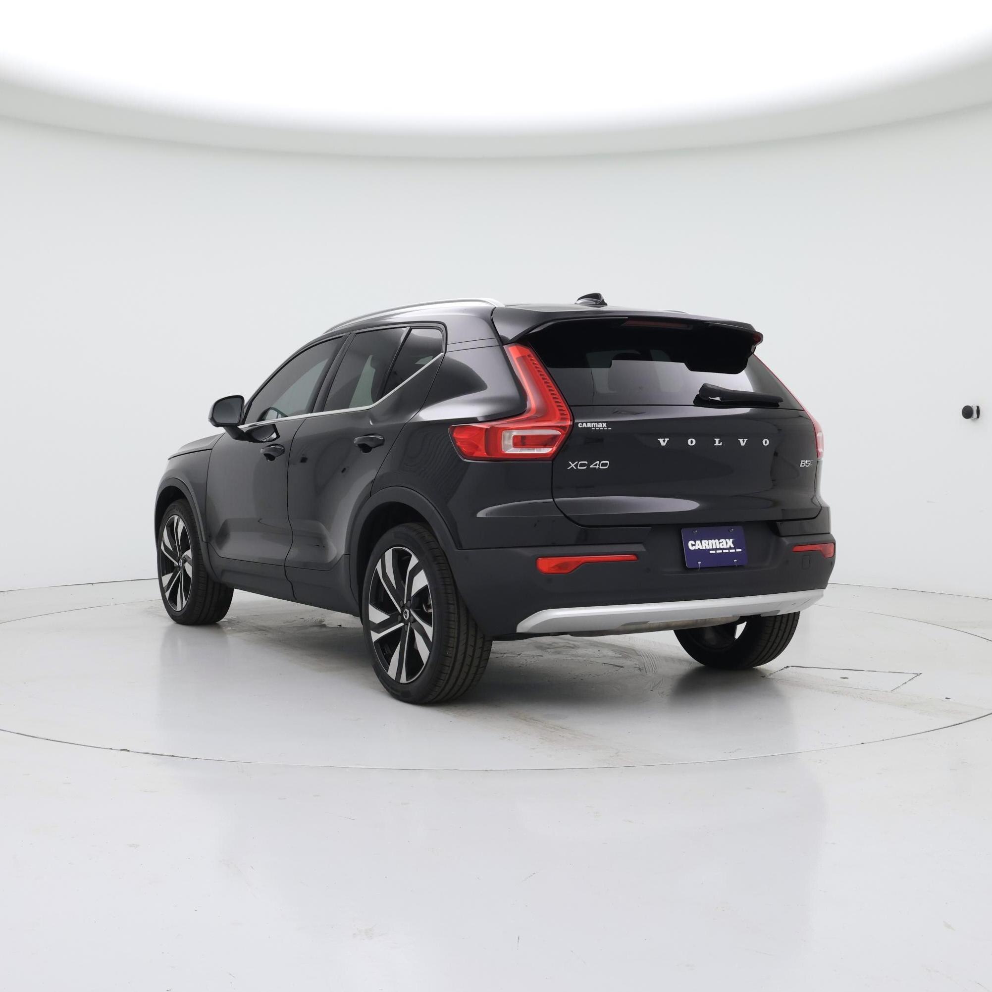 Thumbnail: 2023 Volvo XC40 - 2