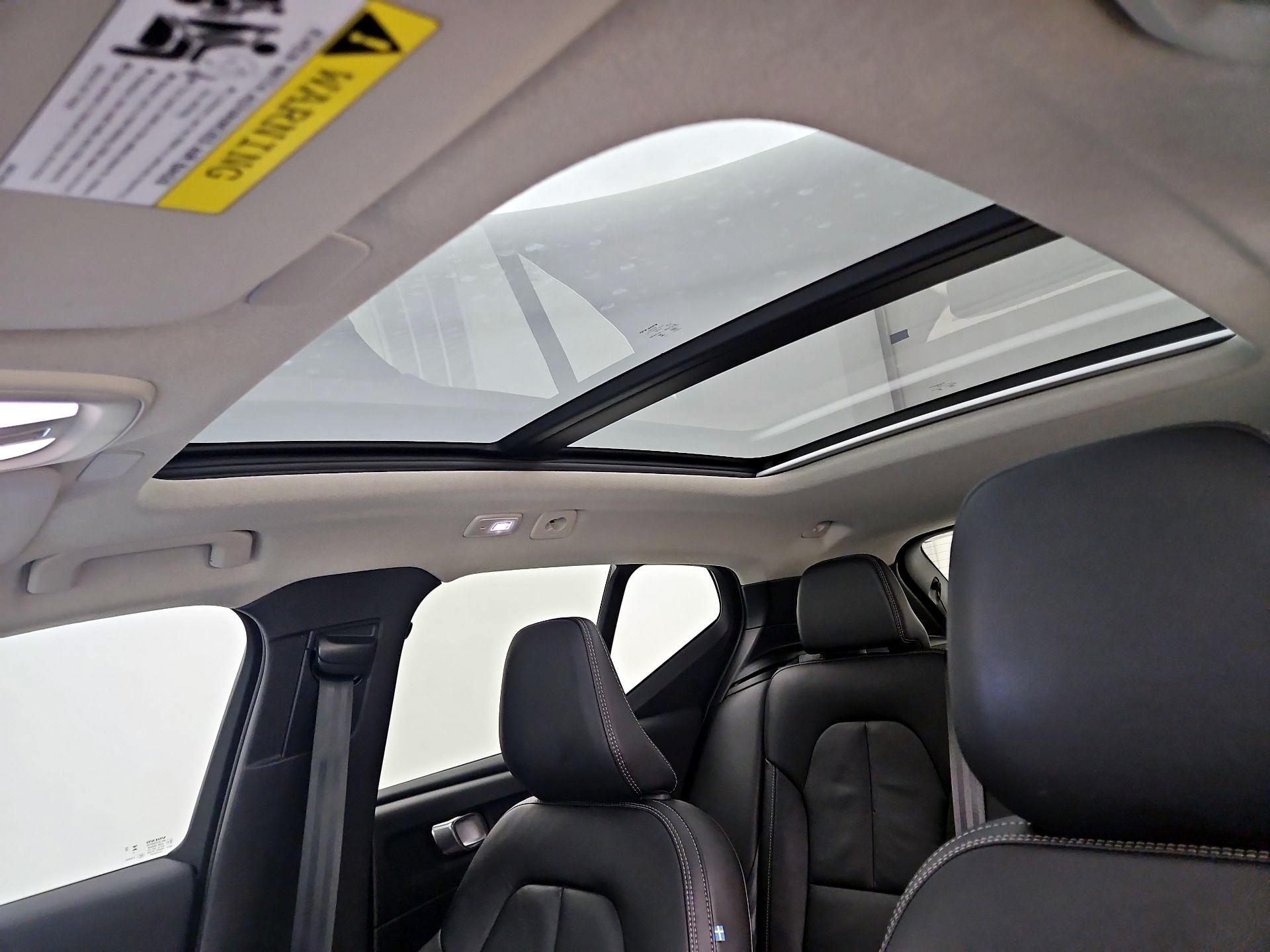 Thumbnail: 2023 Volvo XC40 - 20