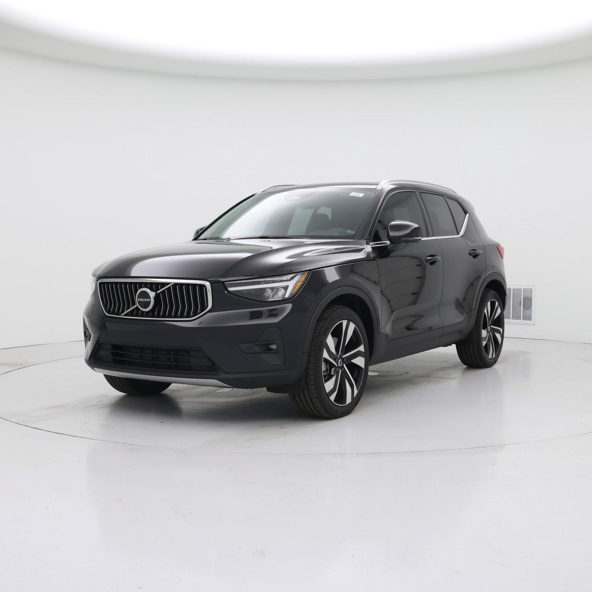 Thumbnail: 2023 Volvo XC40 - 4