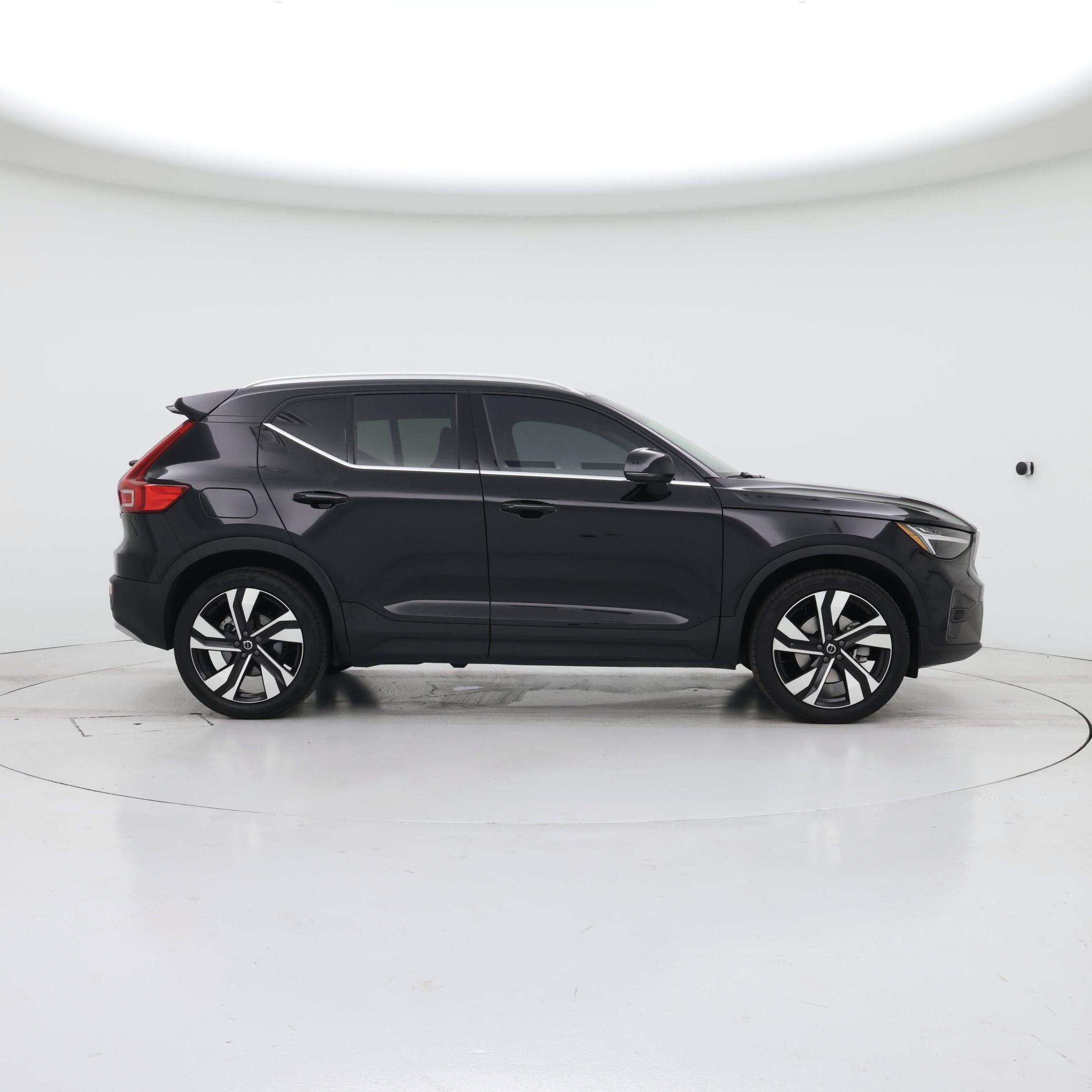 Thumbnail: 2023 Volvo XC40 - 7