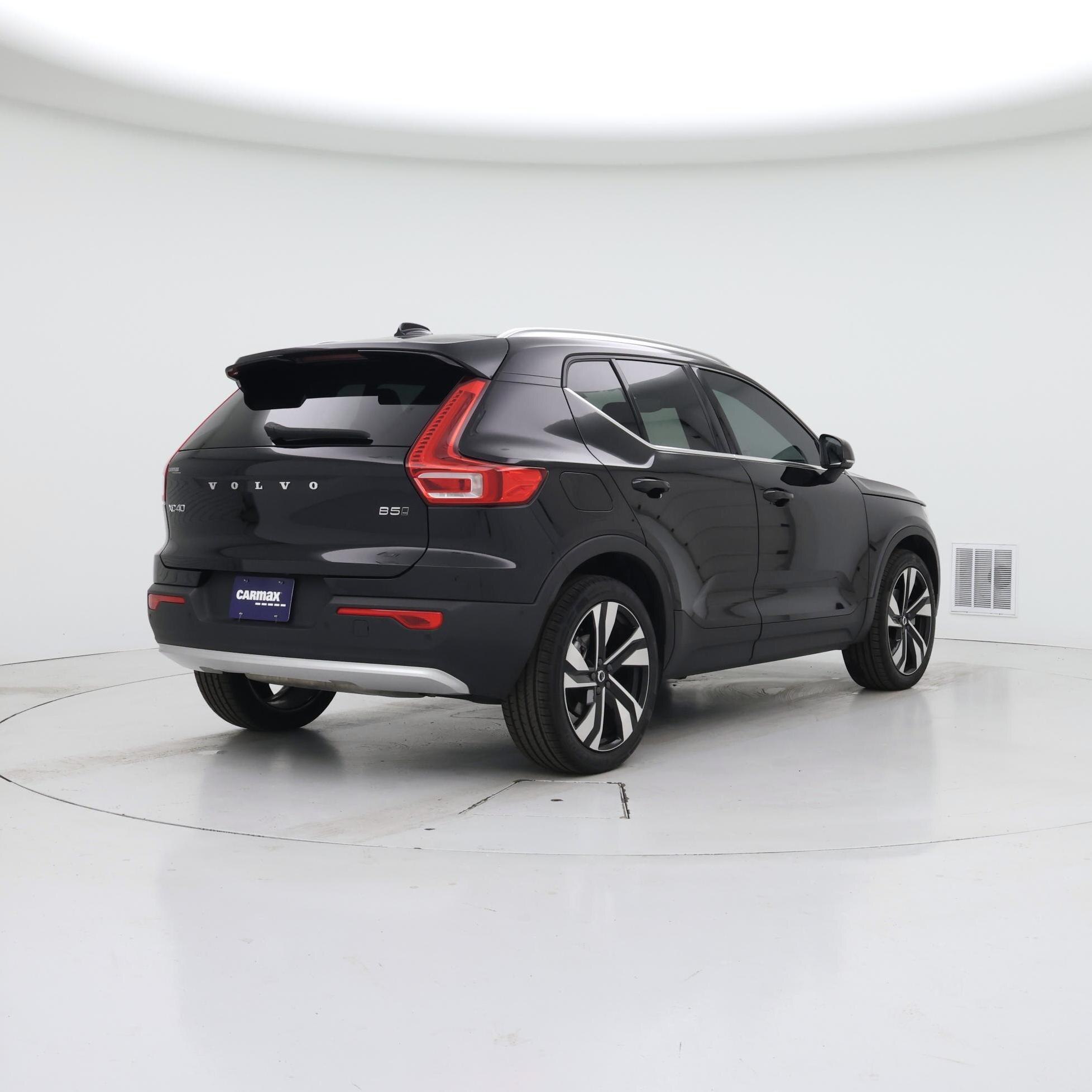 Thumbnail: 2023 Volvo XC40 - 8