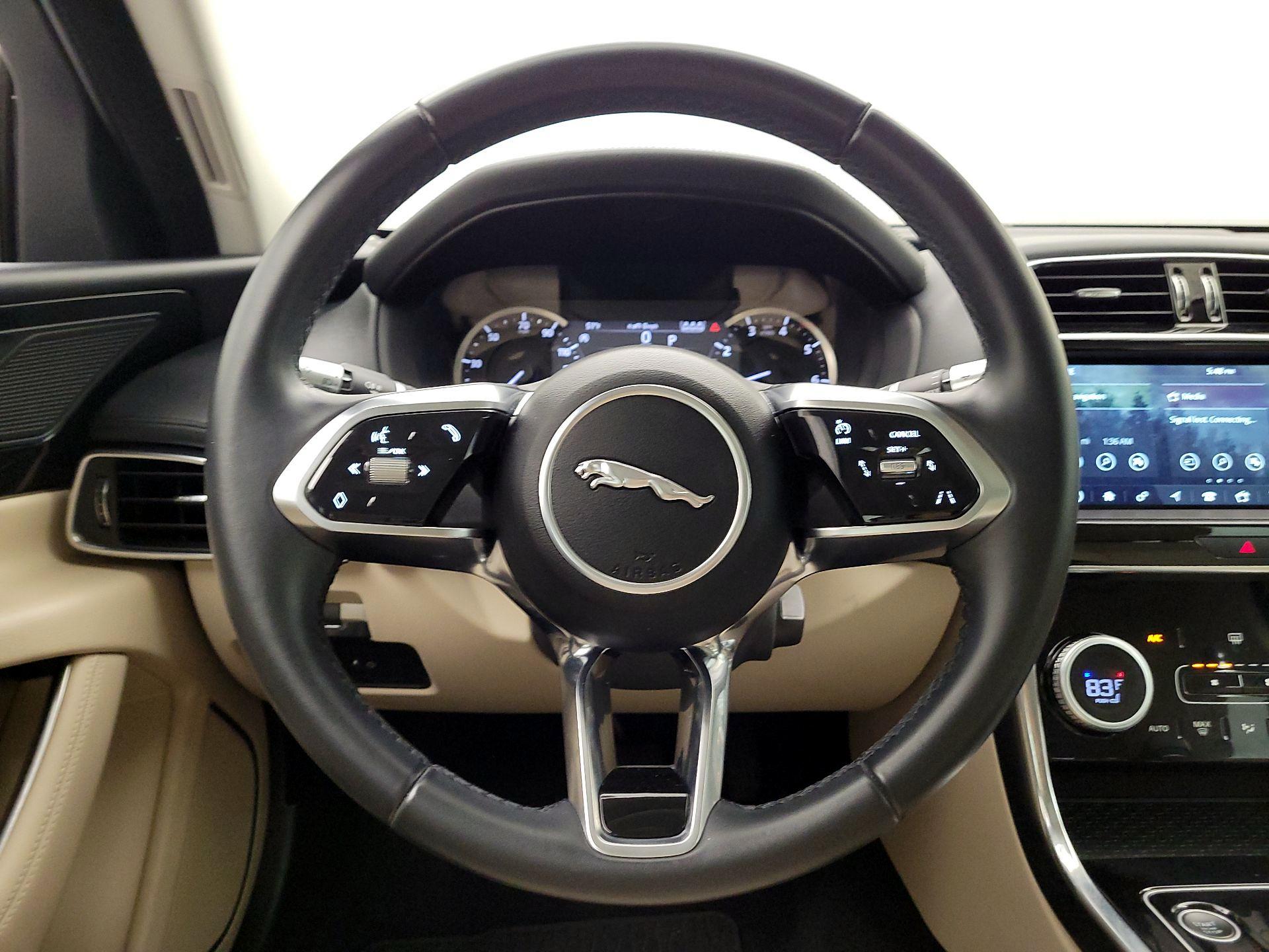 Thumbnail: 2020 Jaguar XE - 10